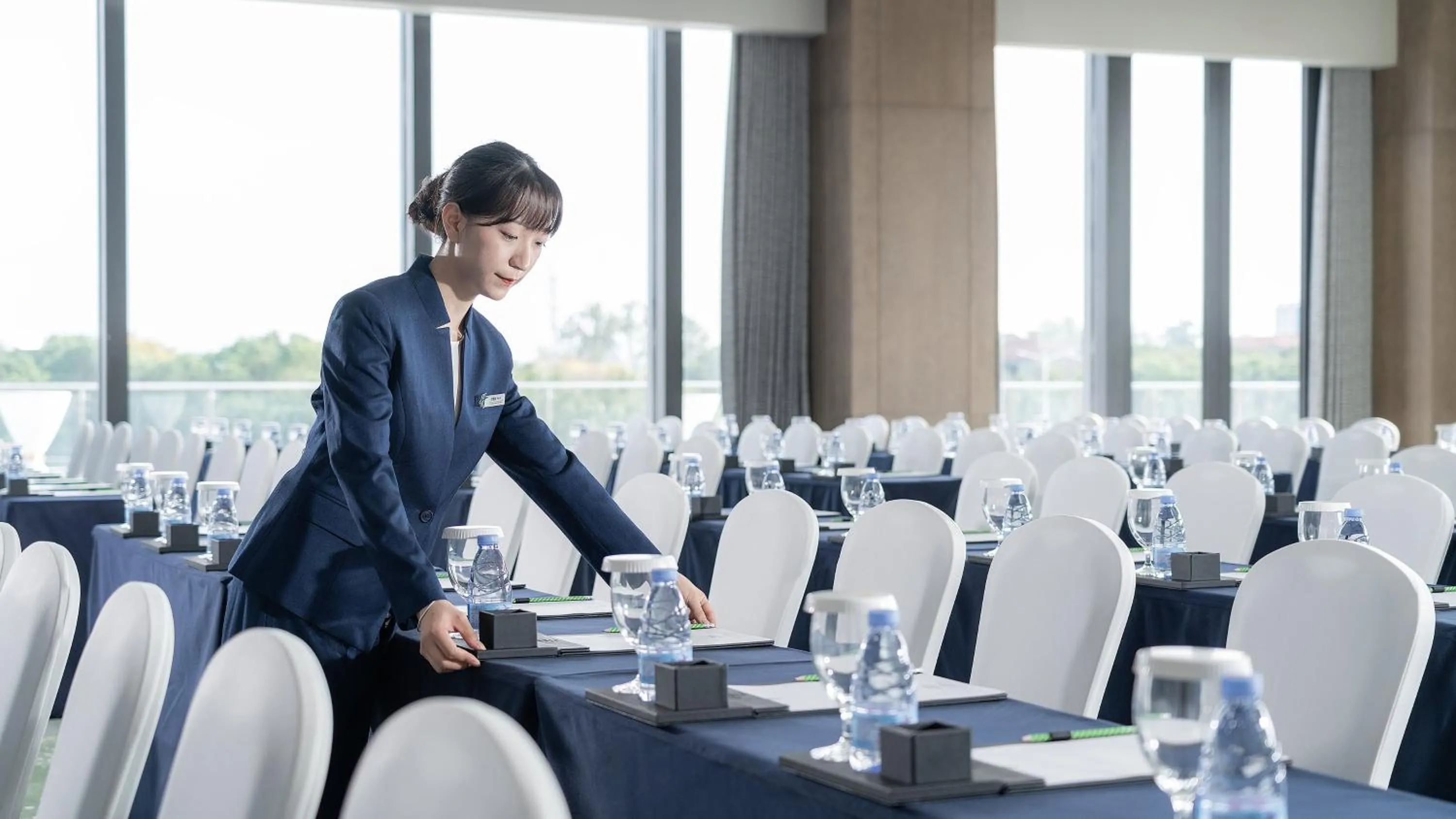 Meeting/conference room in Holiday Inn Wuhan Houguan Lake by IHG