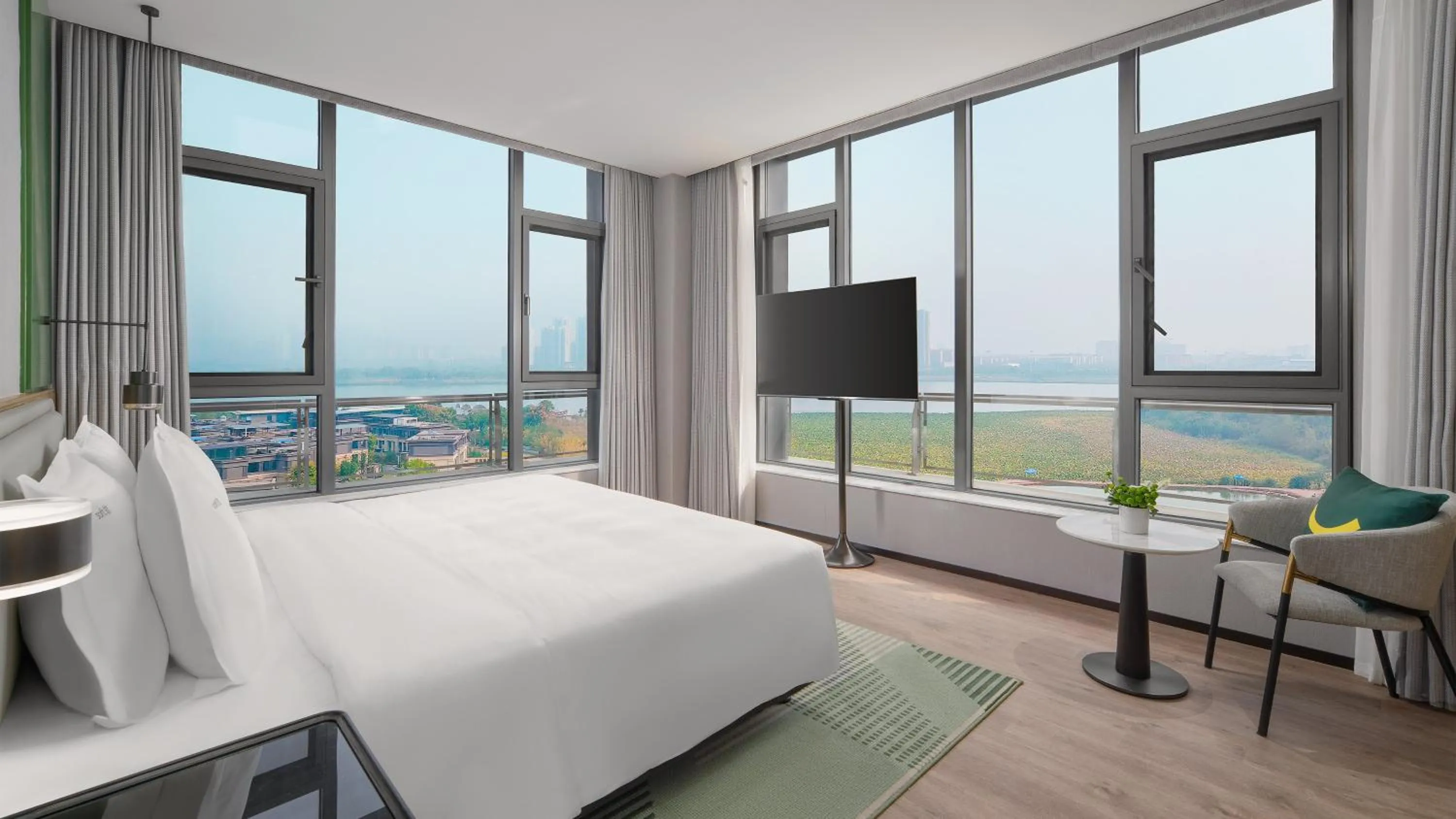 Bedroom, Bed in Holiday Inn Wuhan Houguan Lake by IHG