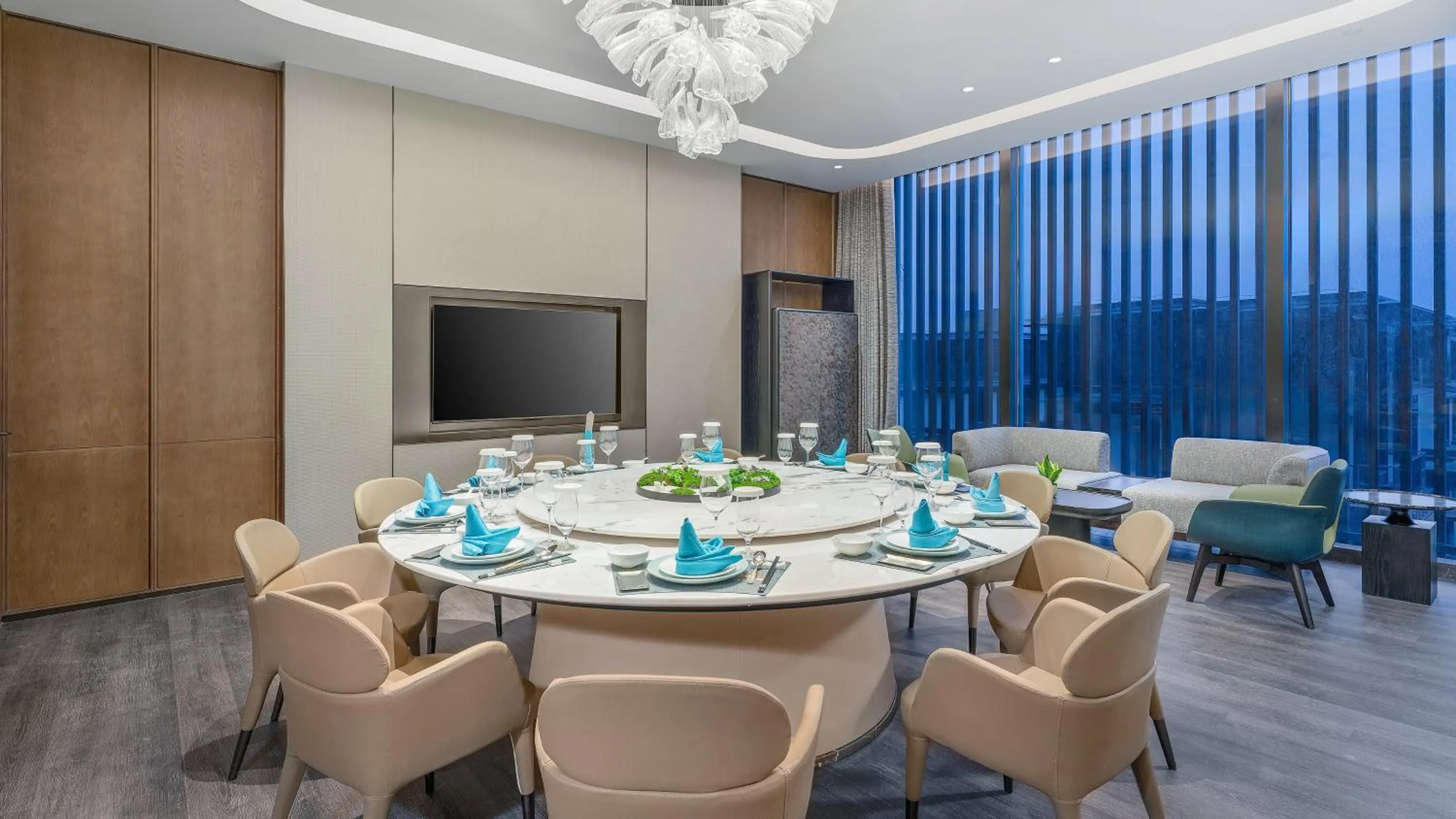 Restaurant/places to eat in Holiday Inn Wuhan Houguan Lake by IHG