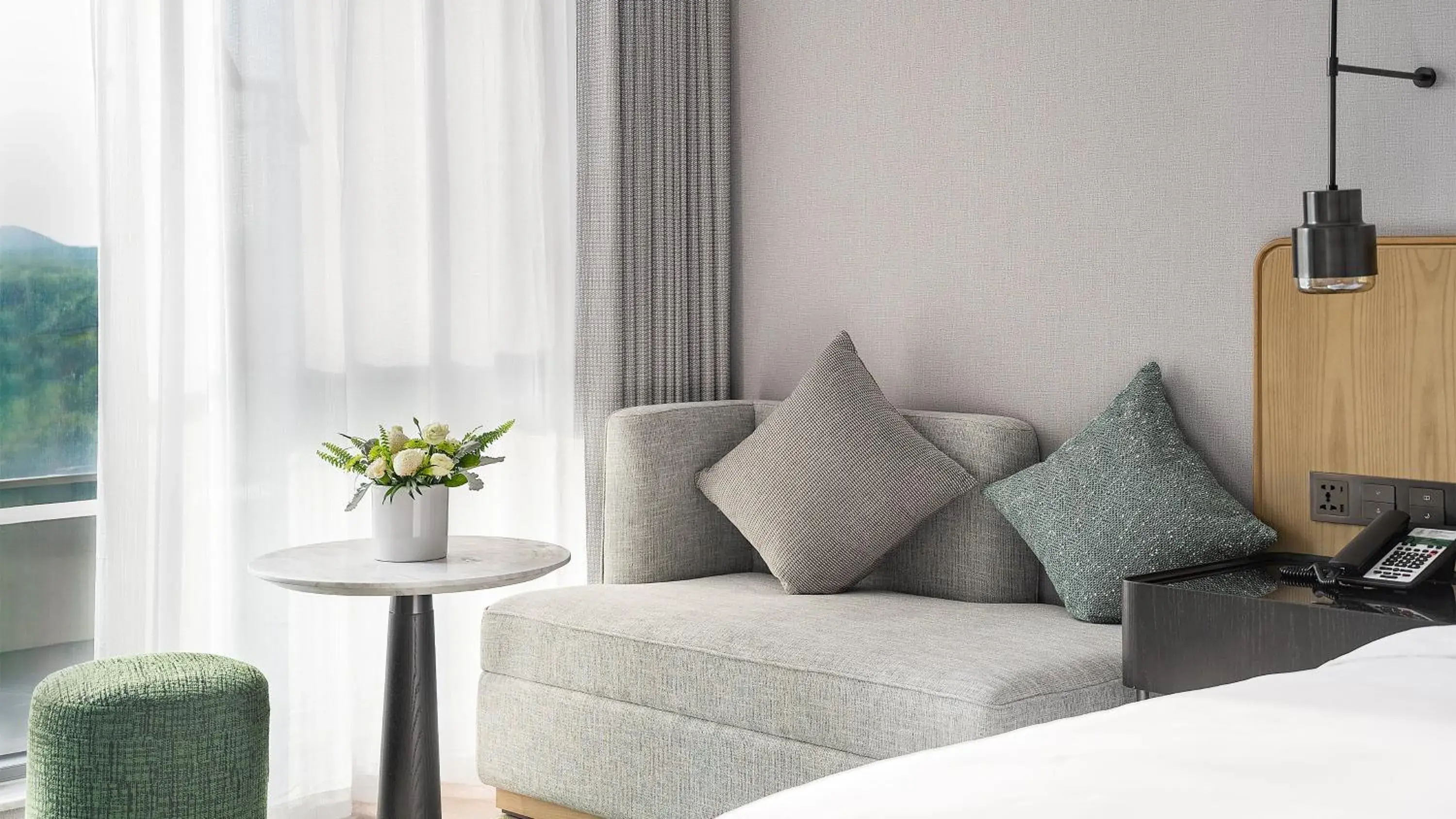 Standard Double Room with Two Double Beds - High Floor in Holiday Inn Wuhan Houguan Lake, an IHG Hotel Standard Double Room with Two Double Beds - High Floor in Holiday Inn Wuhan Houguan Lake, an IHG Hotel