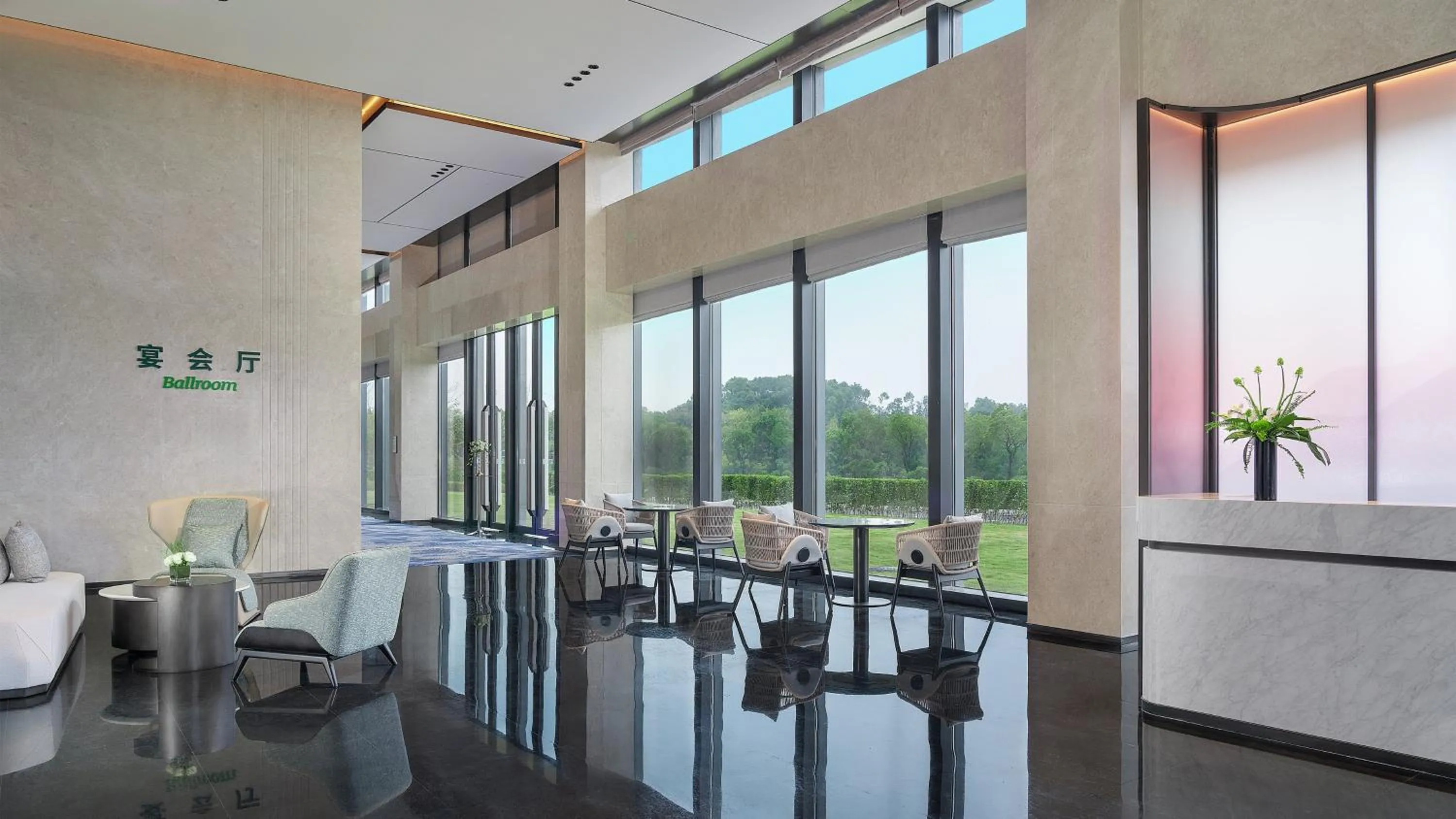 Meeting/conference room in Holiday Inn Wuhan Houguan Lake by IHG