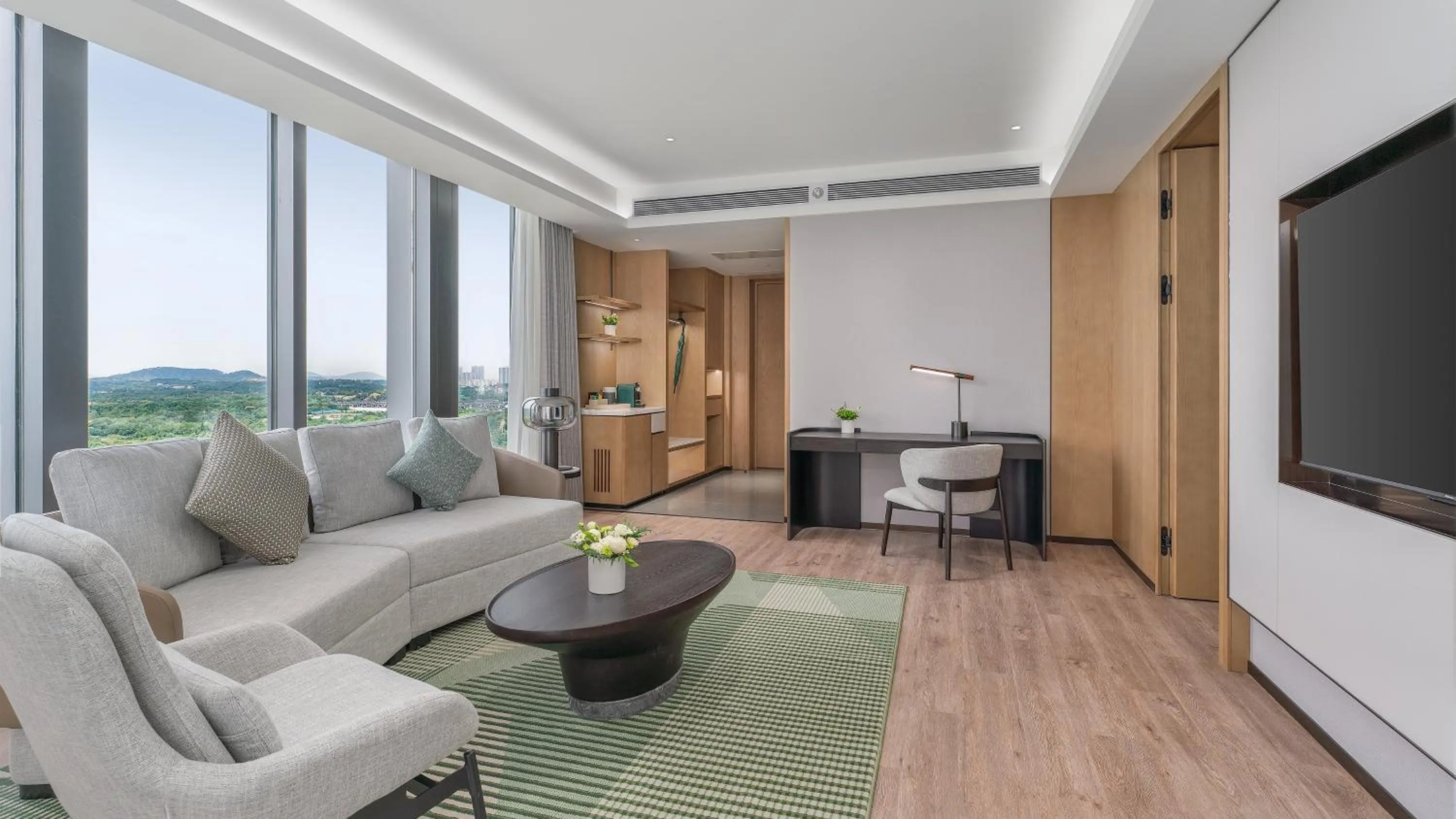 Bedroom in Holiday Inn Wuhan Houguan Lake by IHG