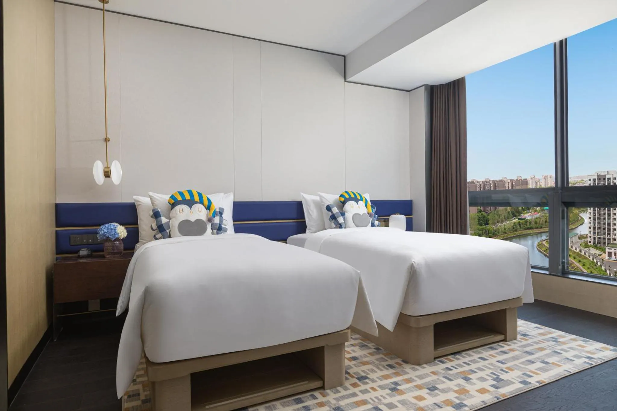 Photo of the whole room, Bed in voco Suites Shanghai Hongqiao CBD by IHG