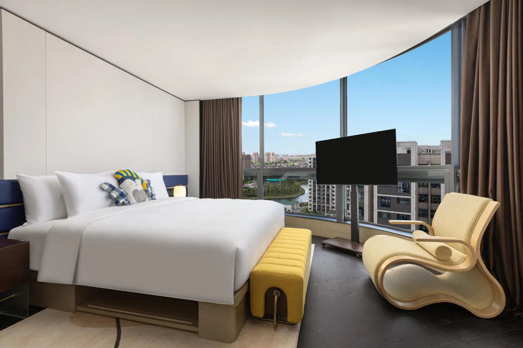 Photo of the whole room, Bed in voco Suites Shanghai Hongqiao CBD by IHG