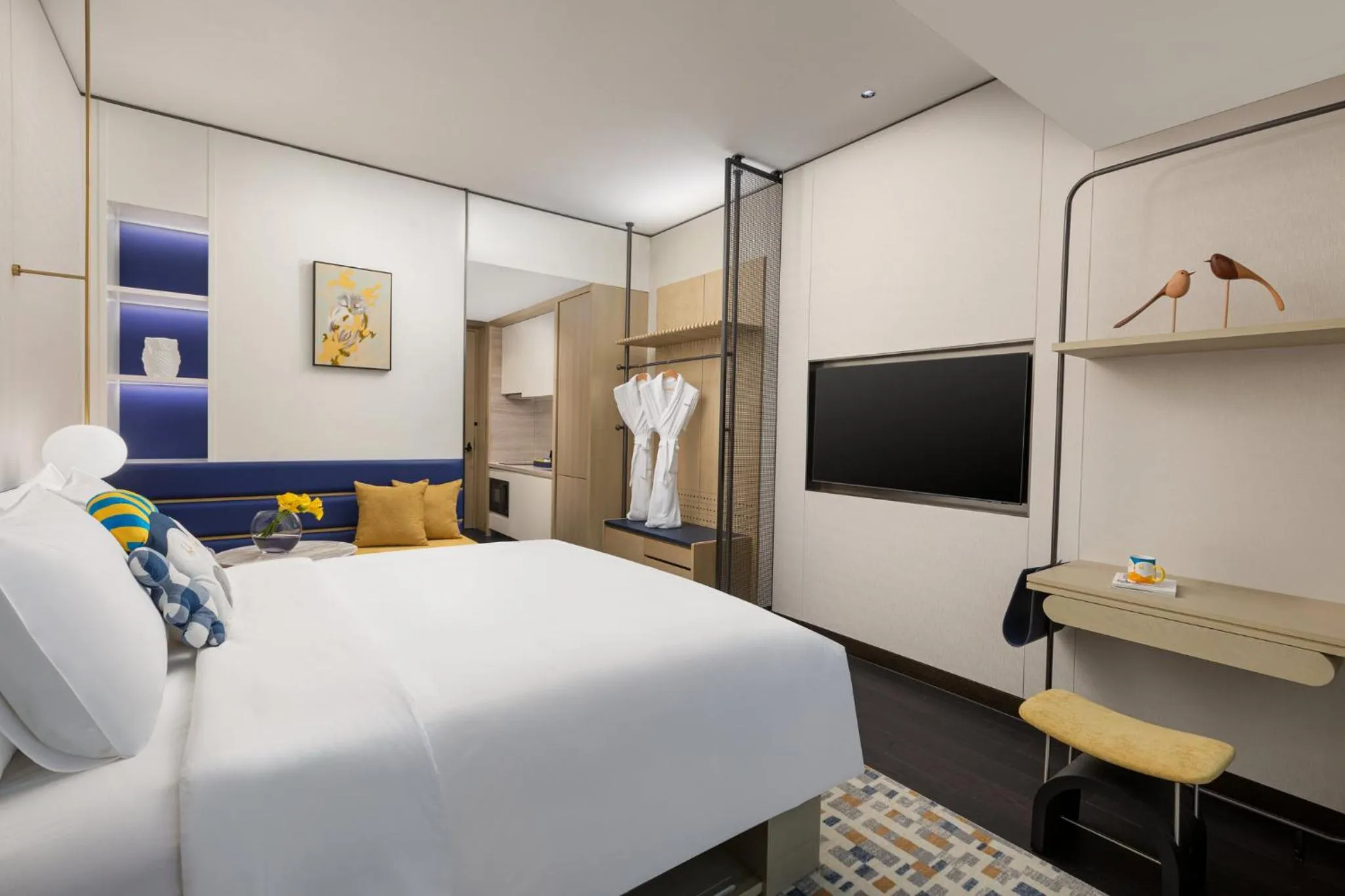 Photo of the whole room, Bed in voco Suites Shanghai Hongqiao CBD by IHG