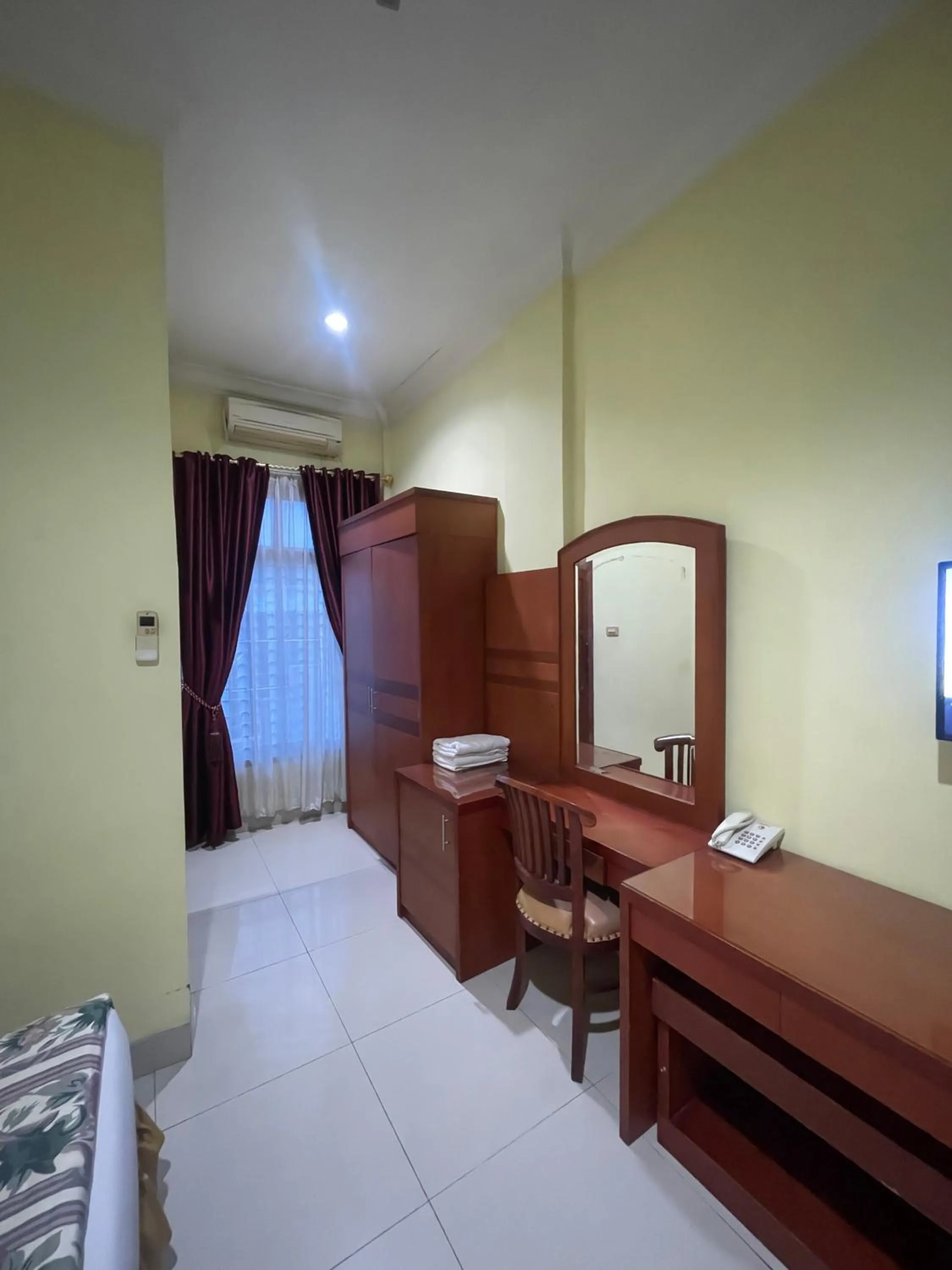 wardrobe in Soeltan Luxe Hotel Lampung