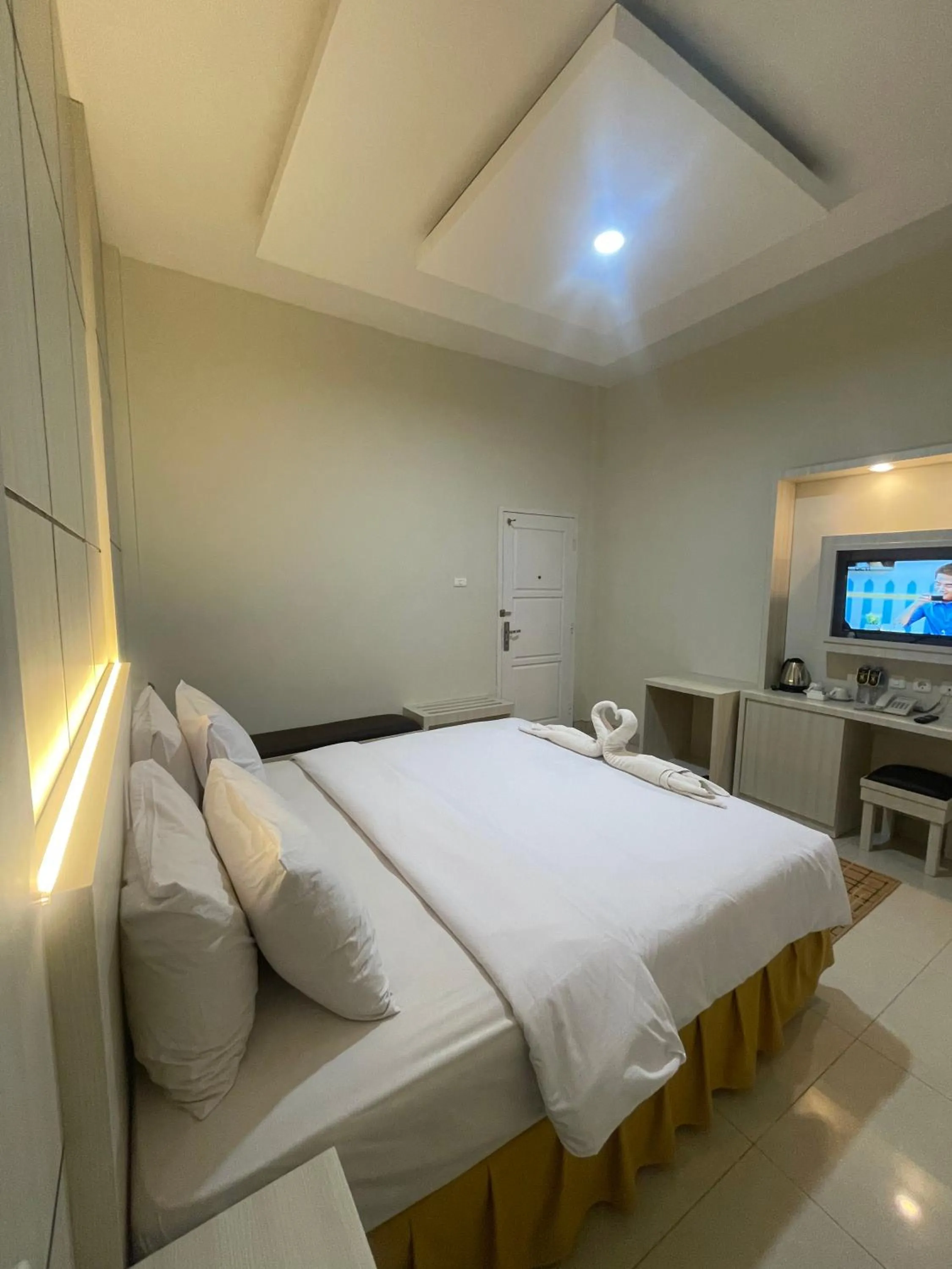 Bedroom, Bed in Soeltan Luxe Hotel Lampung