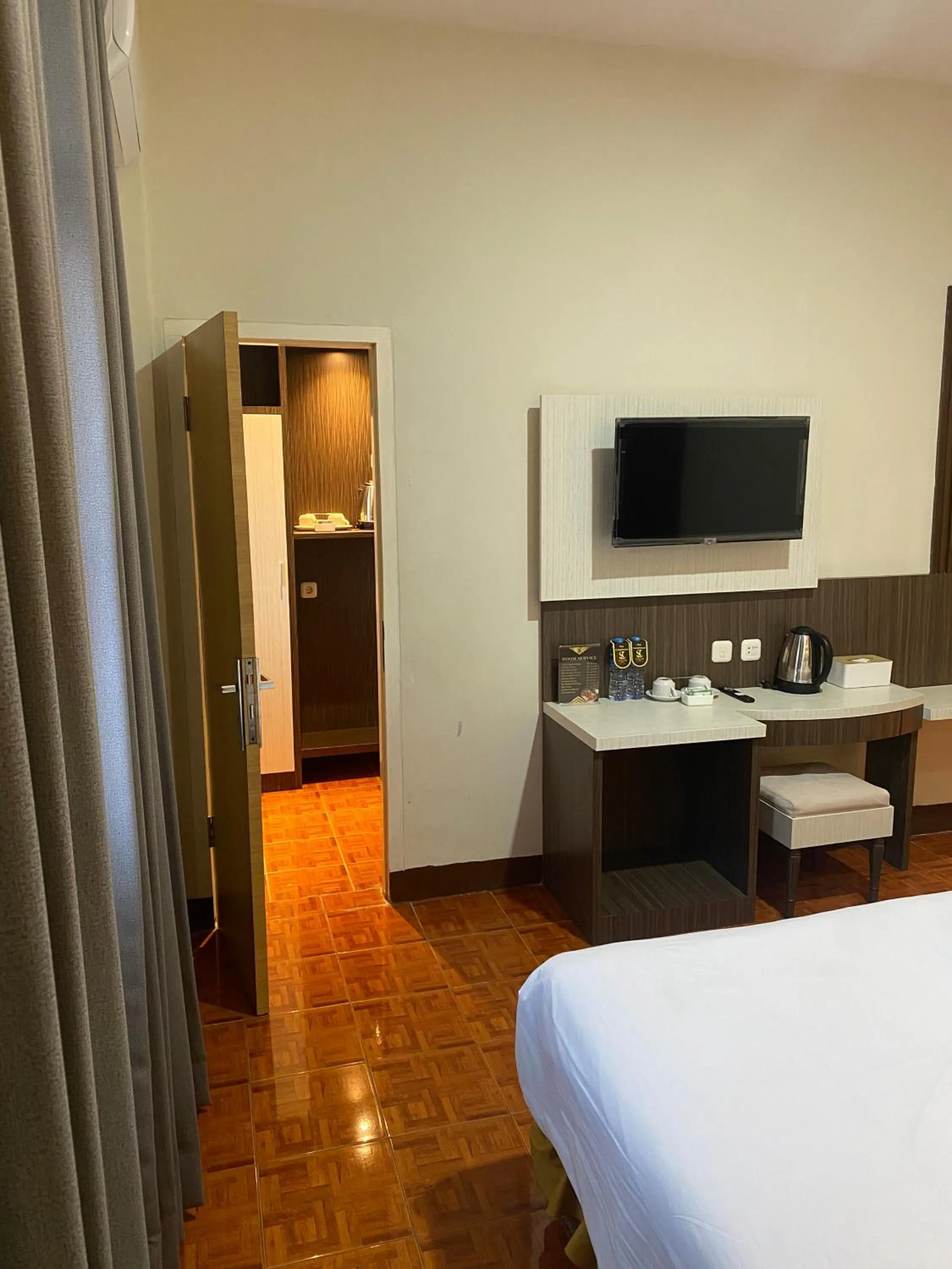 View (from property/room), Bed in Soeltan Luxe Hotel Lampung