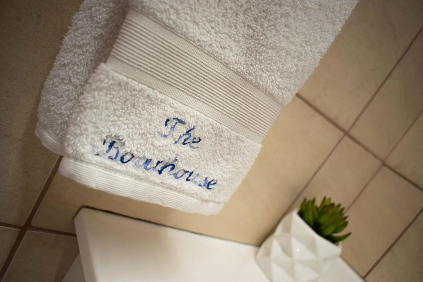 Bathroom, Property Logo/Sign in Boathouse Bunbury Bed & Breakfast