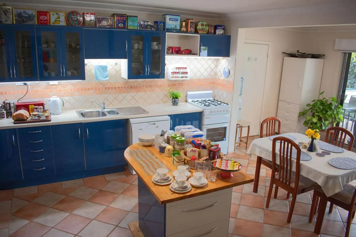 Food and drinks, Kitchen/Kitchenette in Boathouse Bunbury Bed & Breakfast
