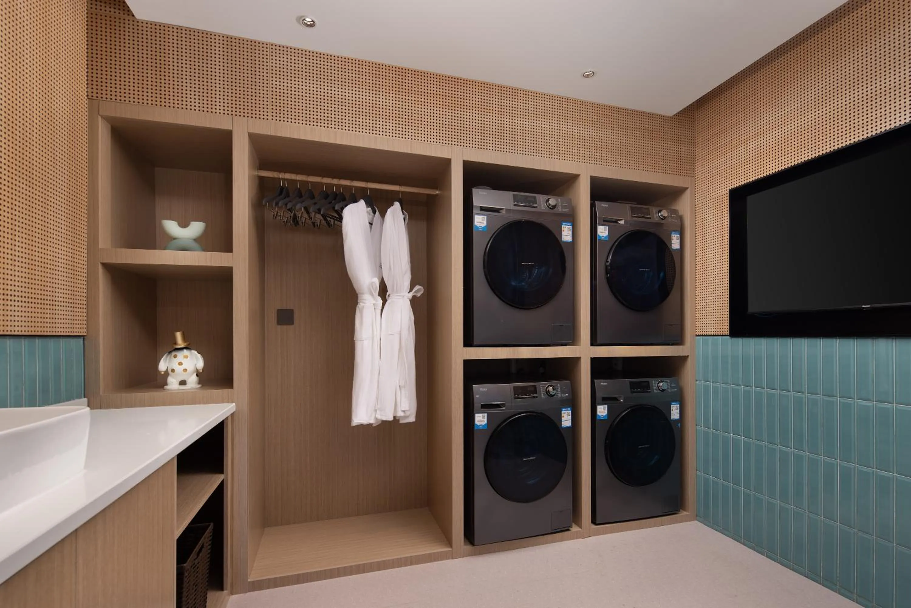 laundry in Home2 by Suite Wuhan Qingshan