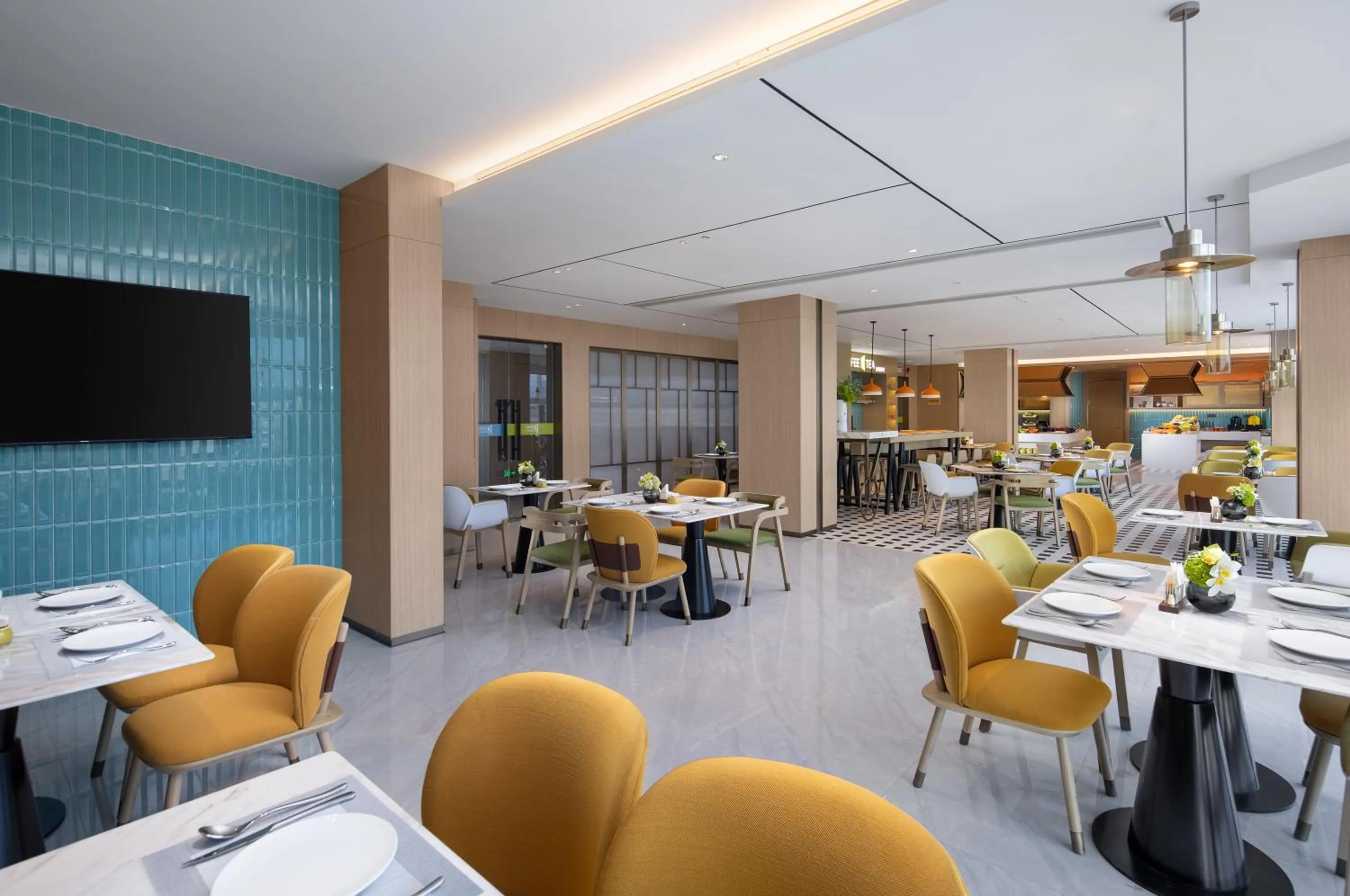 Restaurant/places to eat in Home2 by Suite Wuhan Qingshan