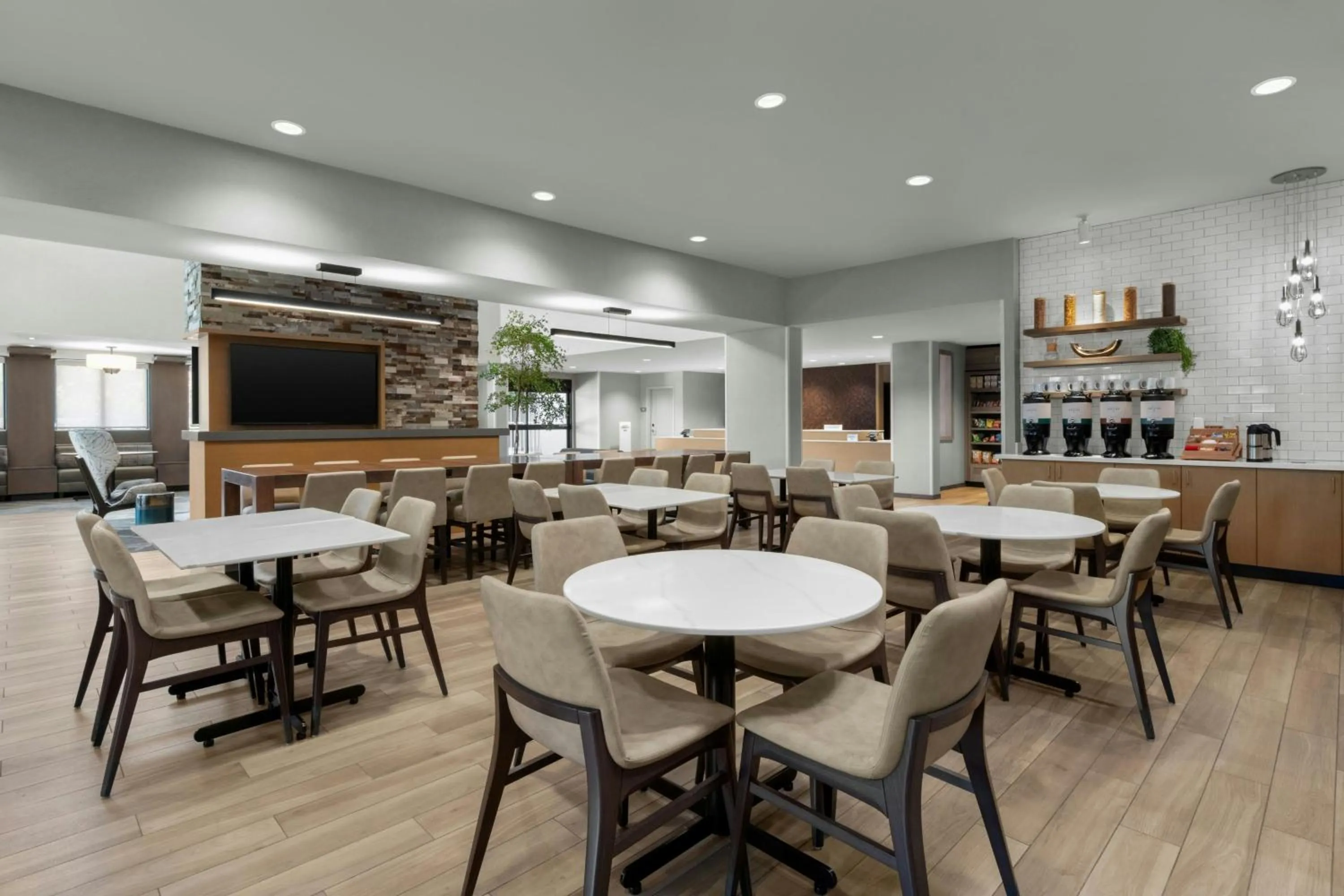 Restaurant/places to eat in Residence Inn by Marriott Sacramento Cal Expo