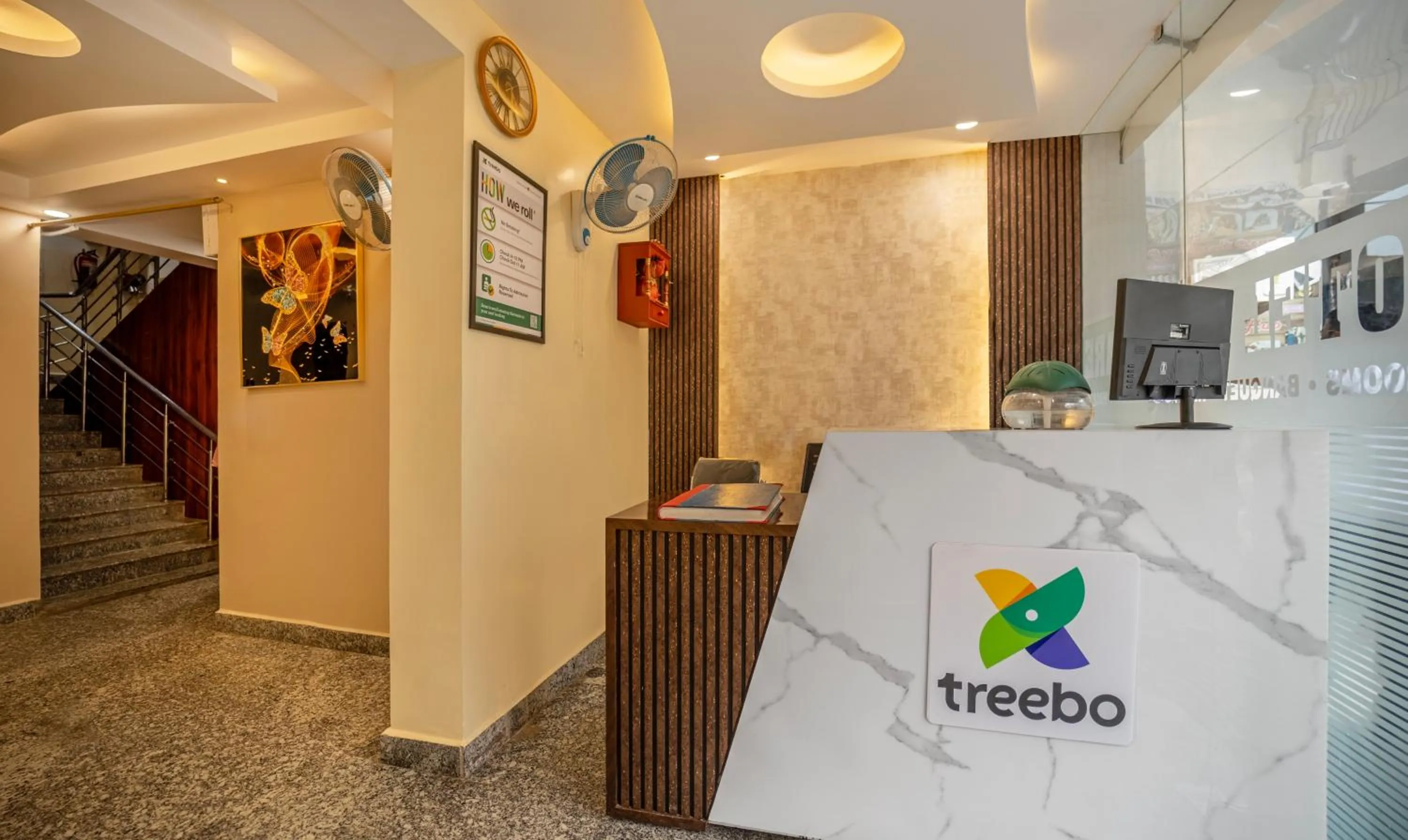 Lobby or reception in Treebo Taj Square, 10 Mins From Airport
