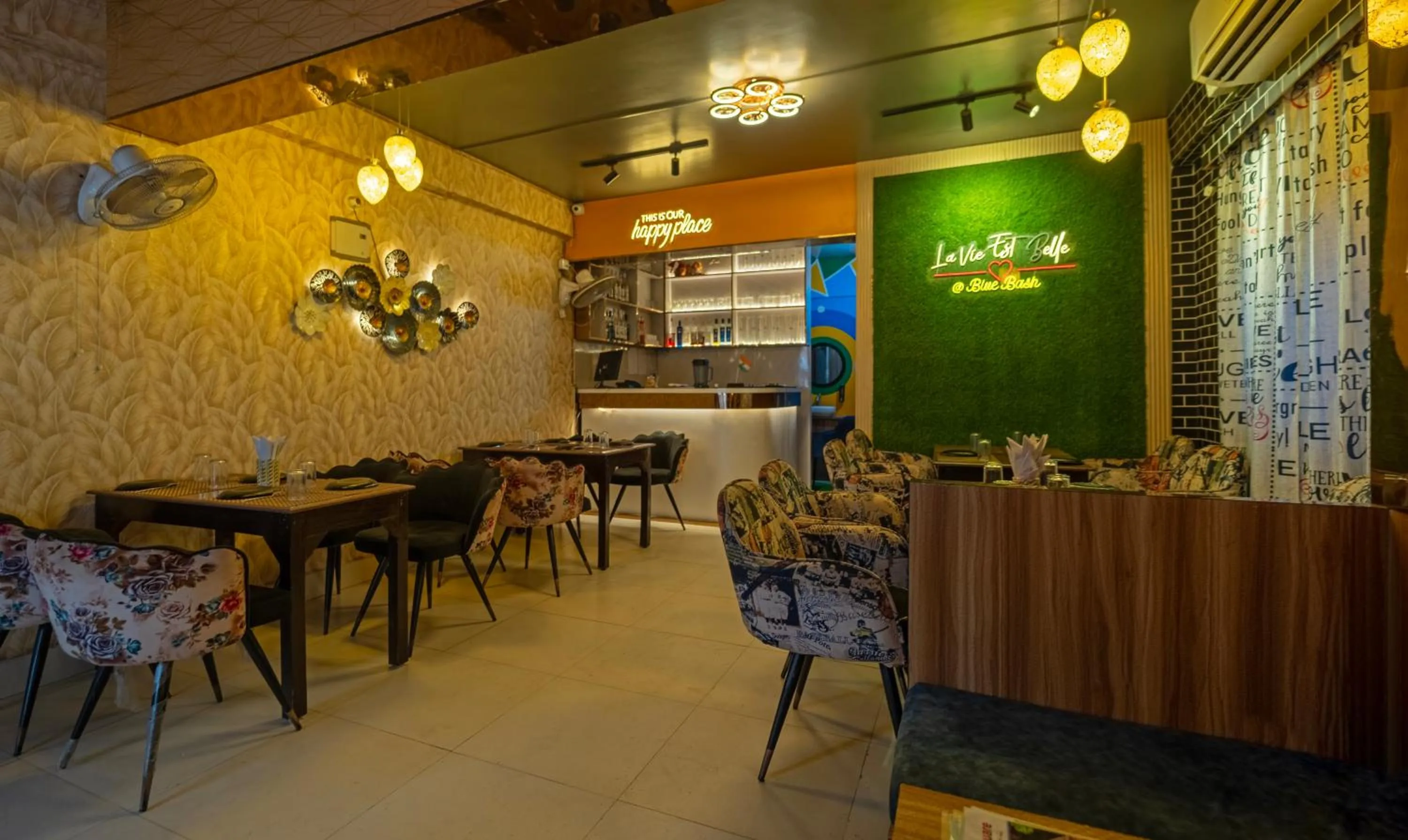 Restaurant/places to eat in Treebo Taj Square, 10 Mins From Airport