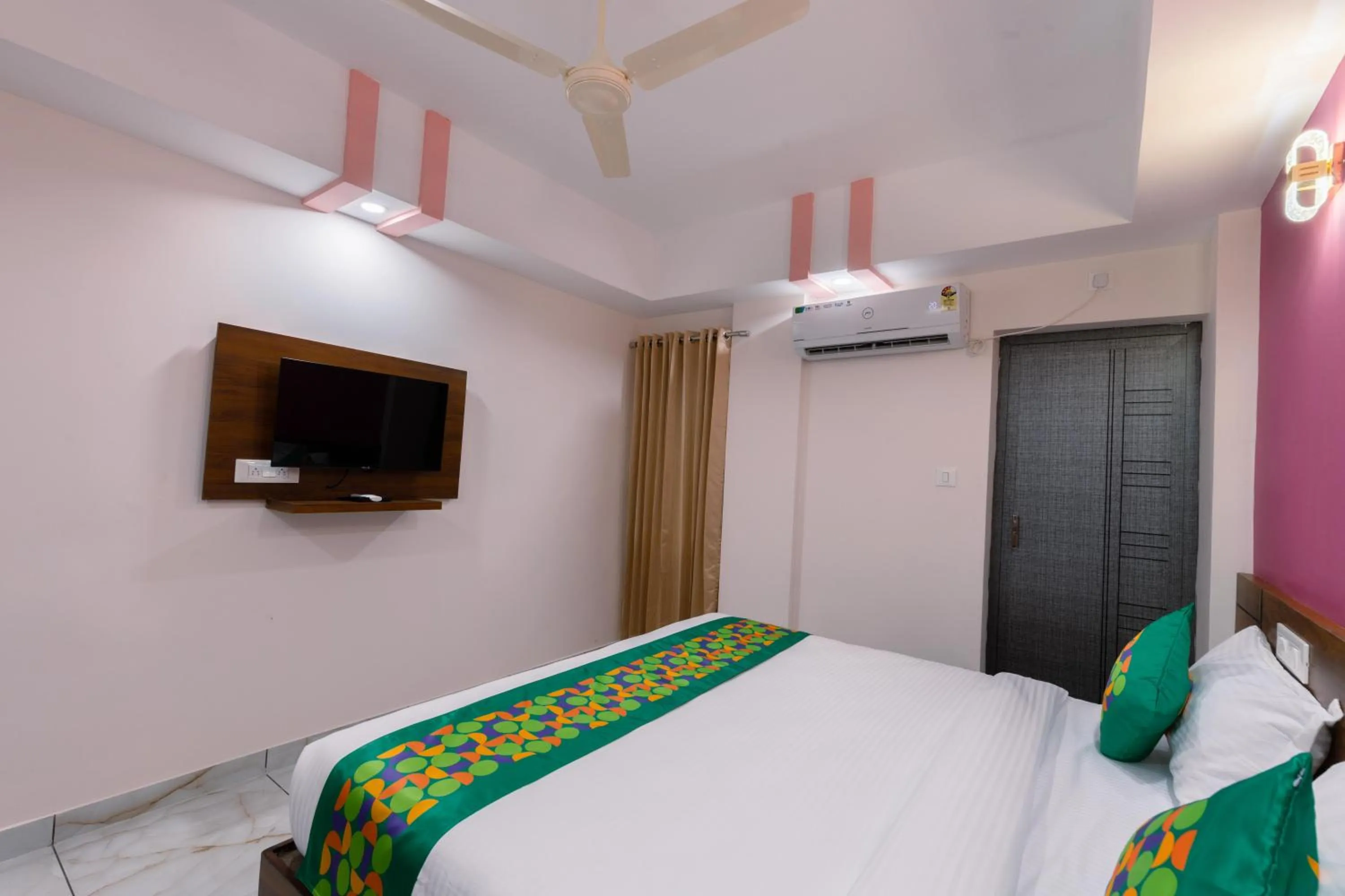 Bedroom, Bed in Treebo Airsuite Airport Hotel