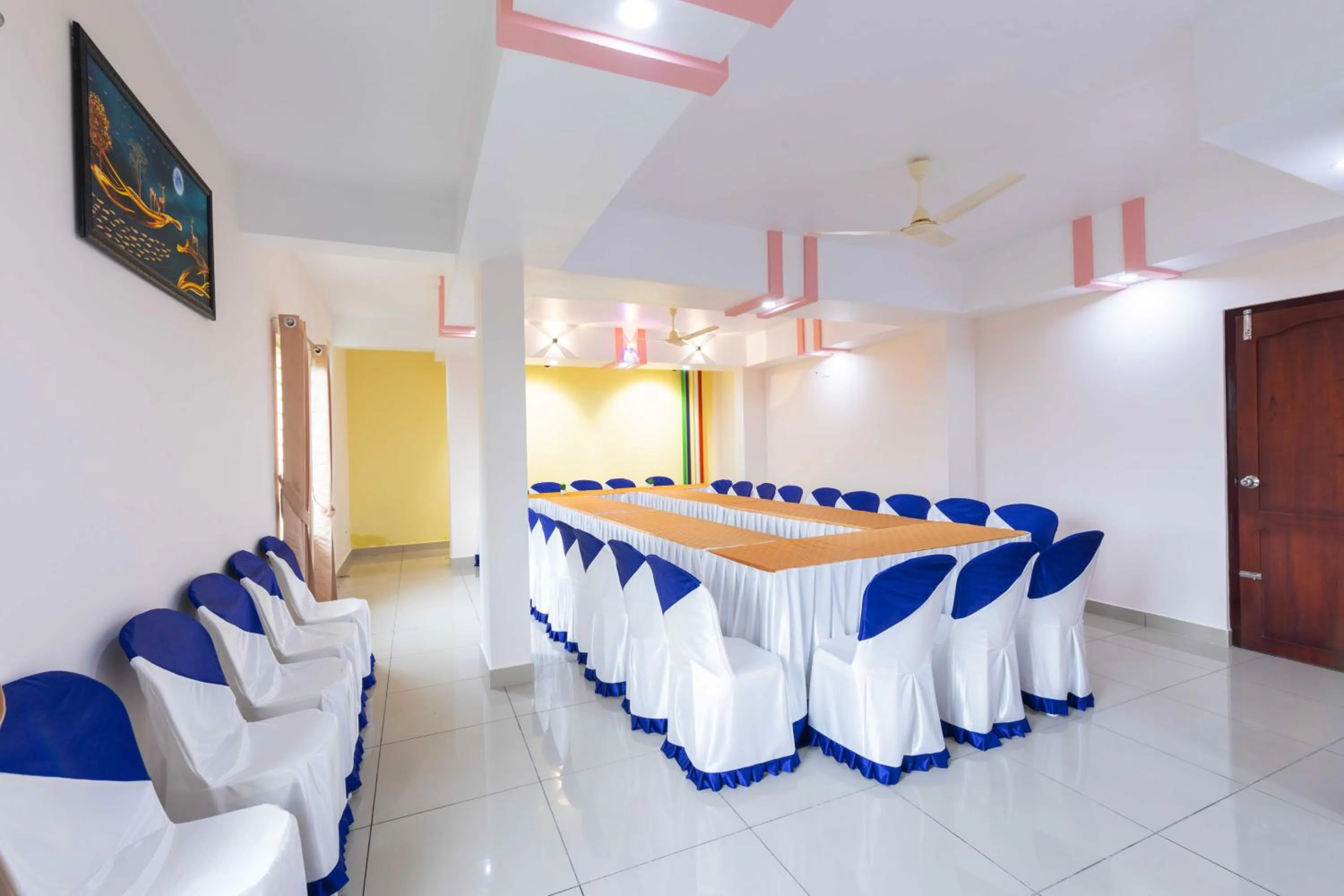 Meeting/conference room in Treebo Airsuite Airport Hotel