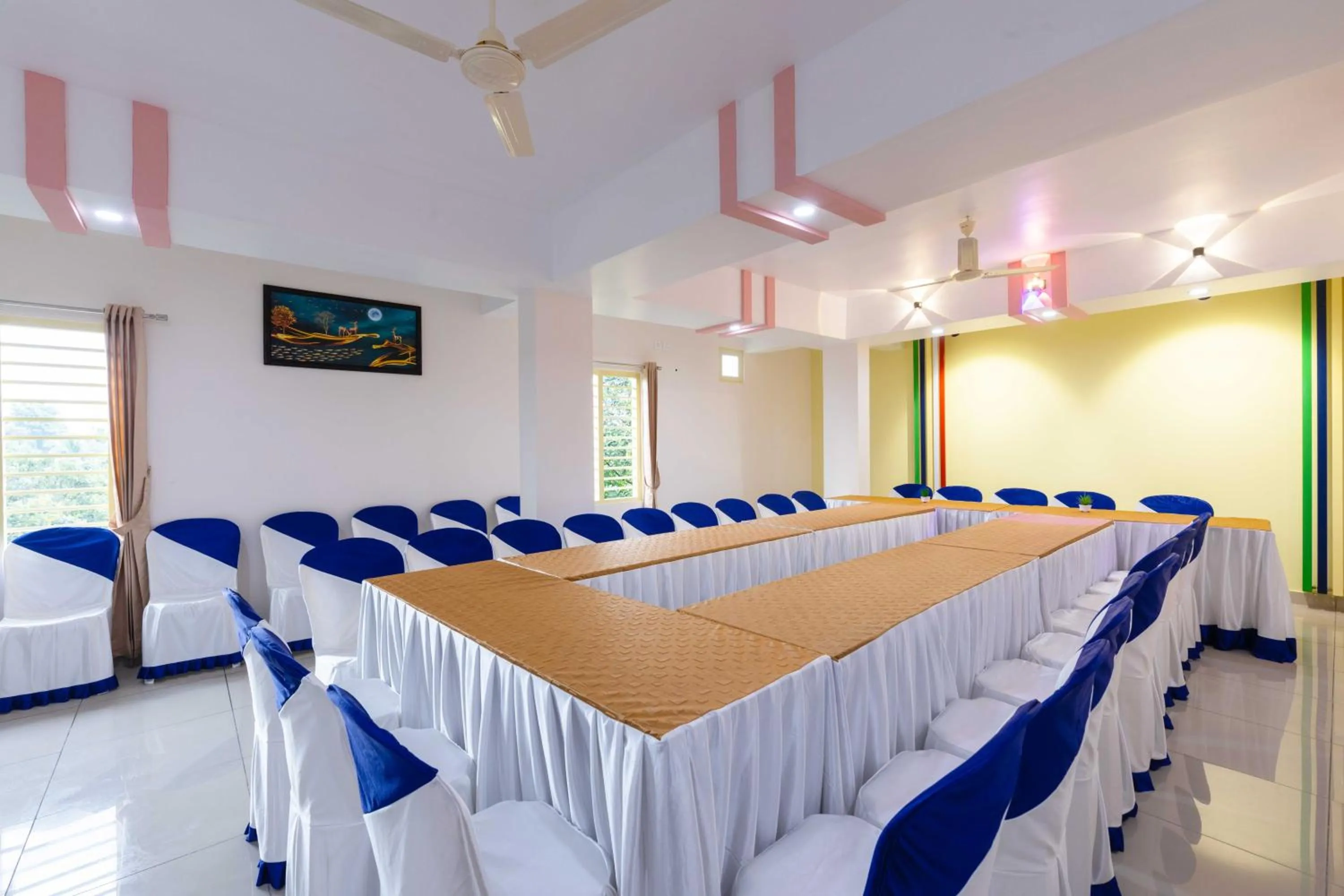 Meeting/conference room in Treebo Airsuite Airport Hotel