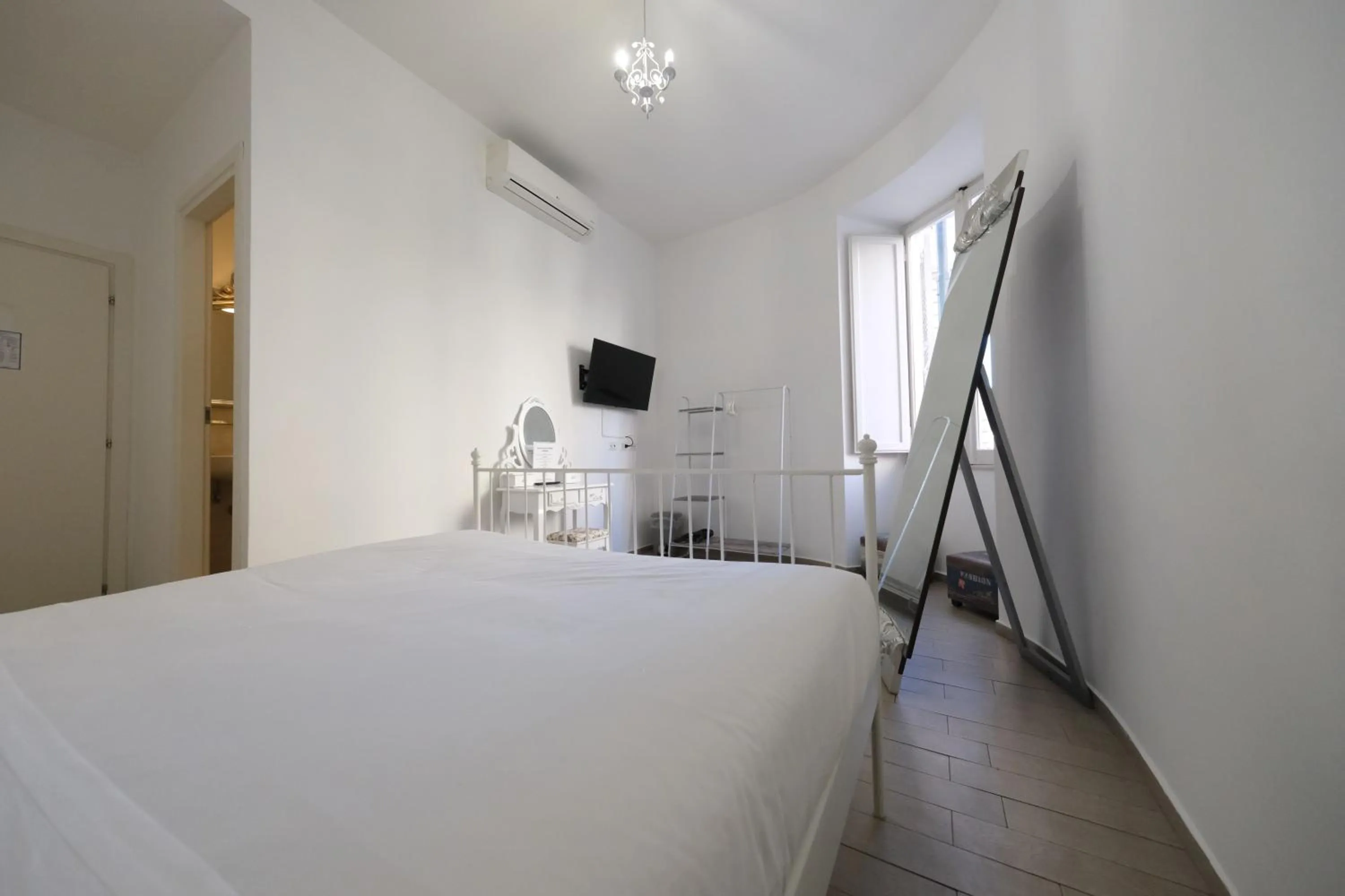 Bed in Roman Forum Holiday Termini