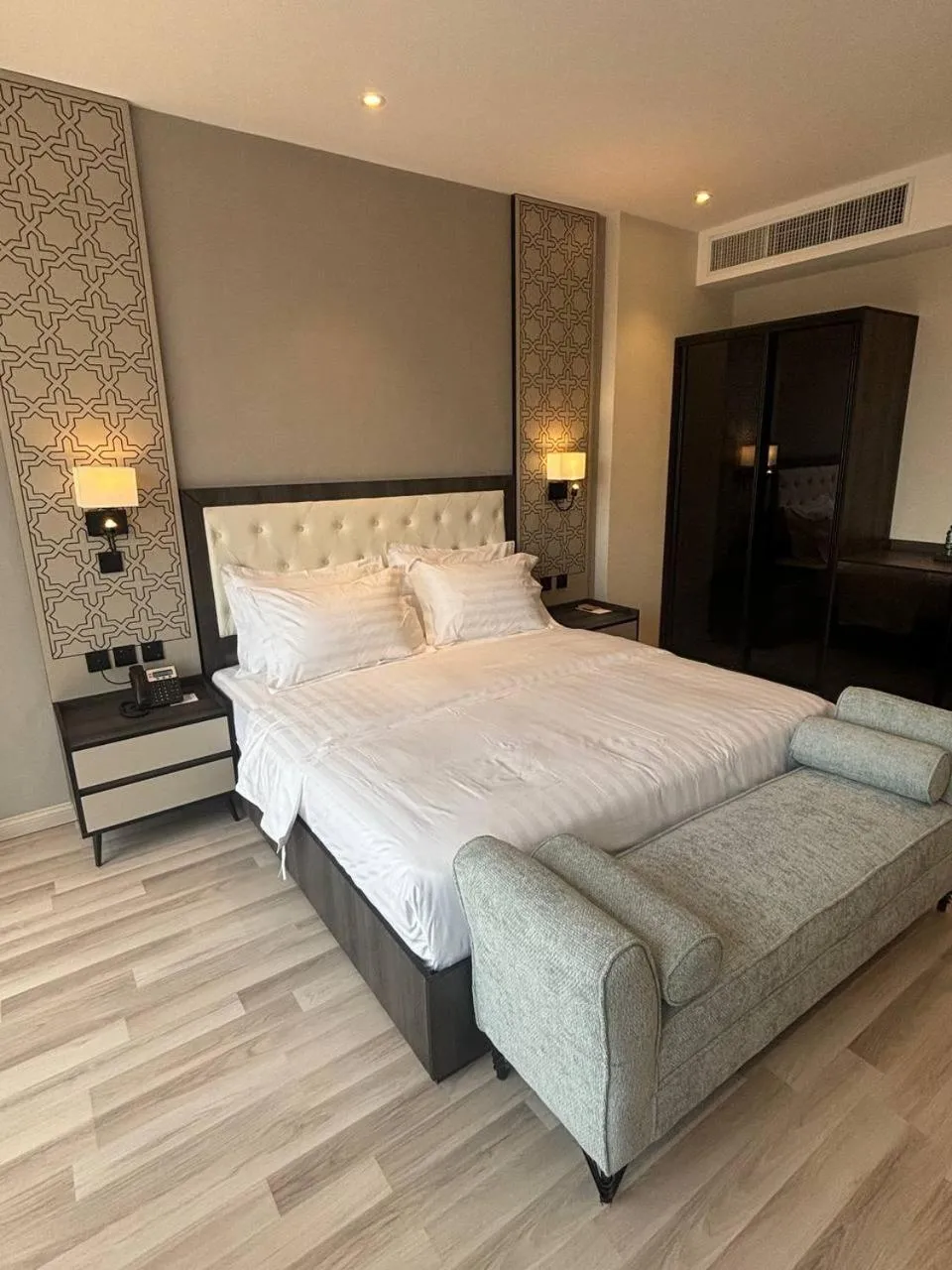 Bedroom, Bed in Jadeel Hotel