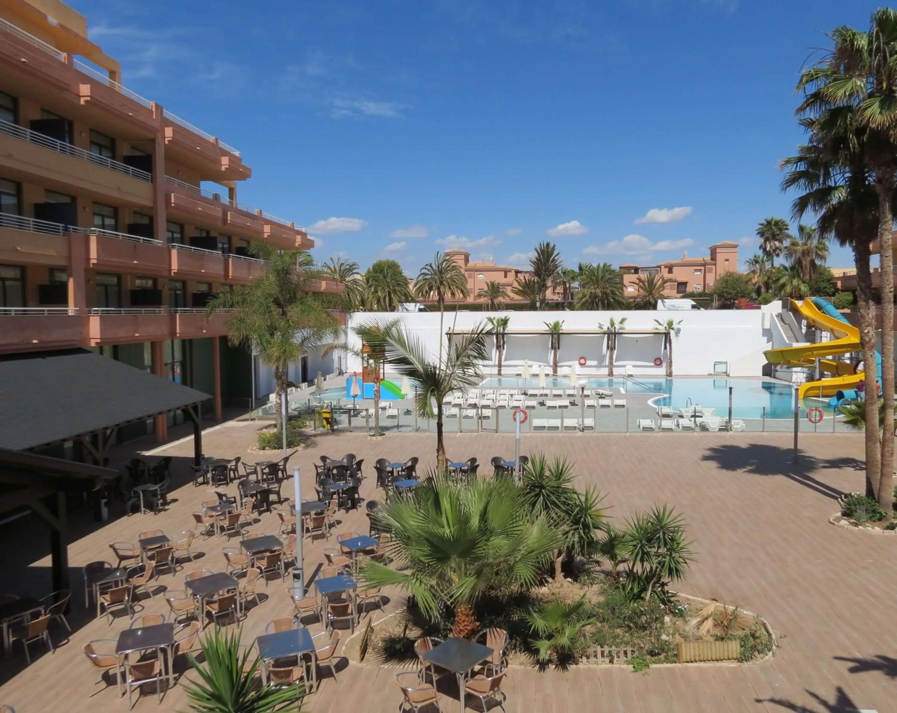 Swimming pool in Advise Hotels Reina