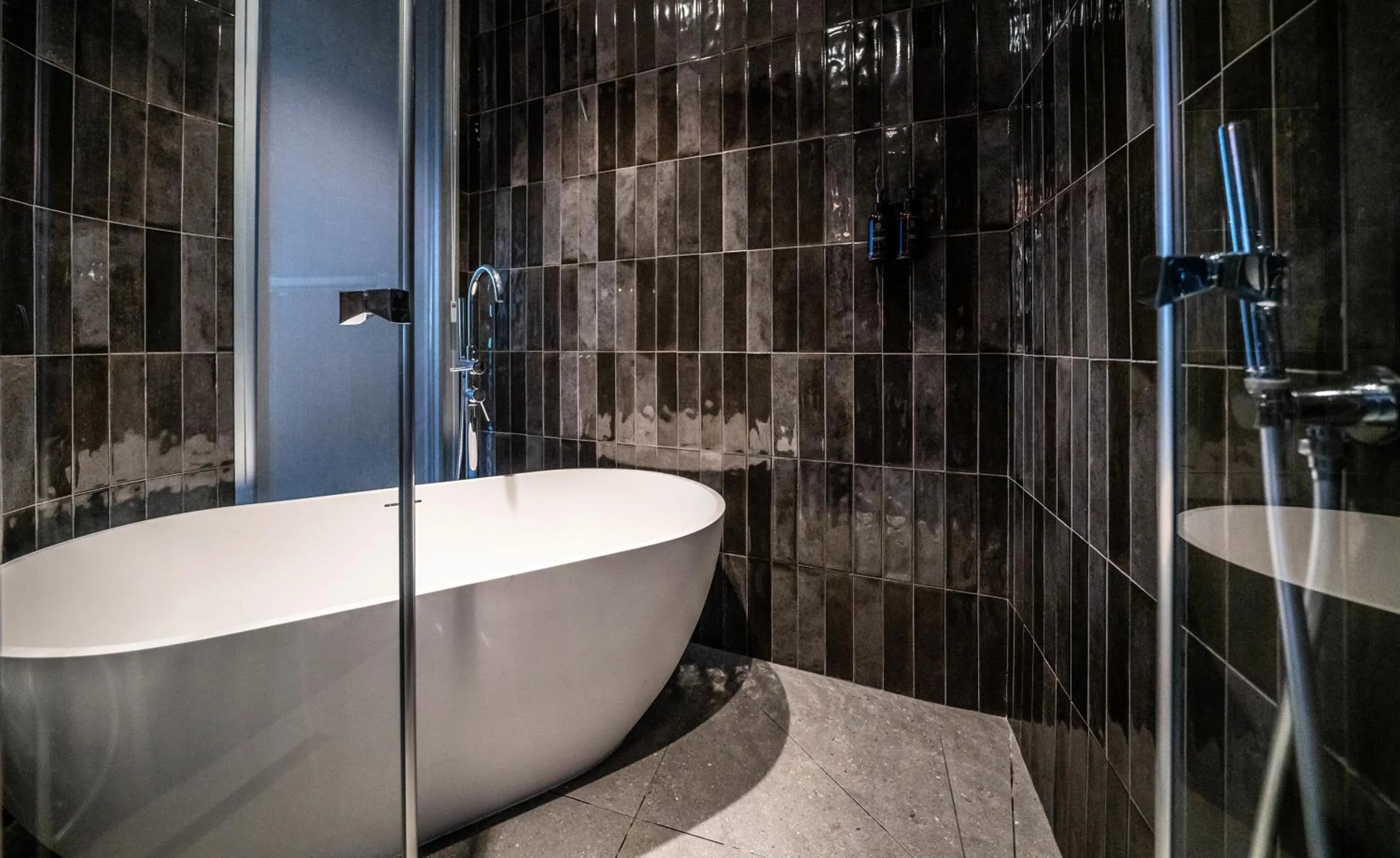 Bath in Silken Saaj Maar - Adults Only