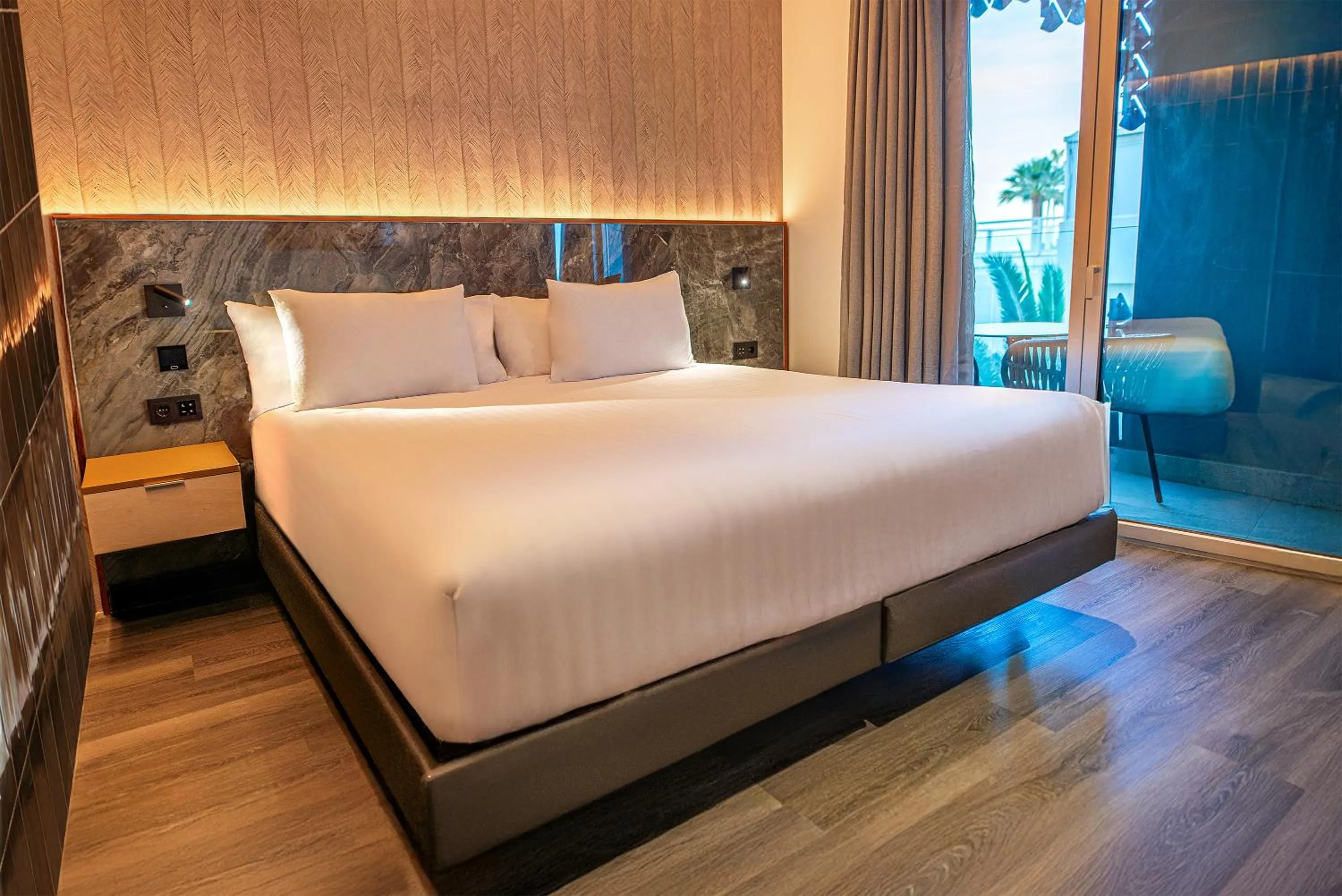 Bedroom, Bed in Silken Saaj Maar - Adults Only