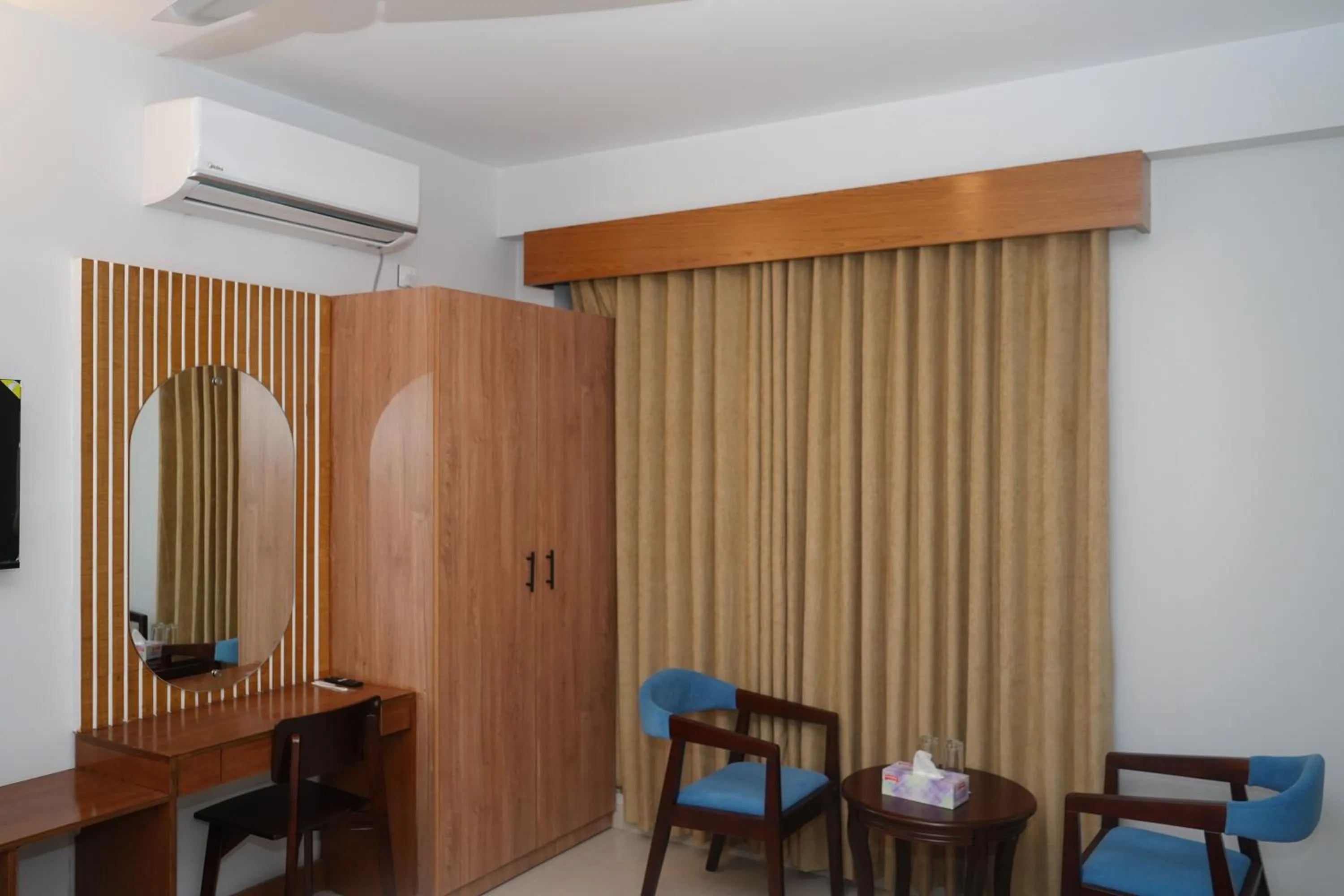 wardrobe in Sylhet Paradise Inn