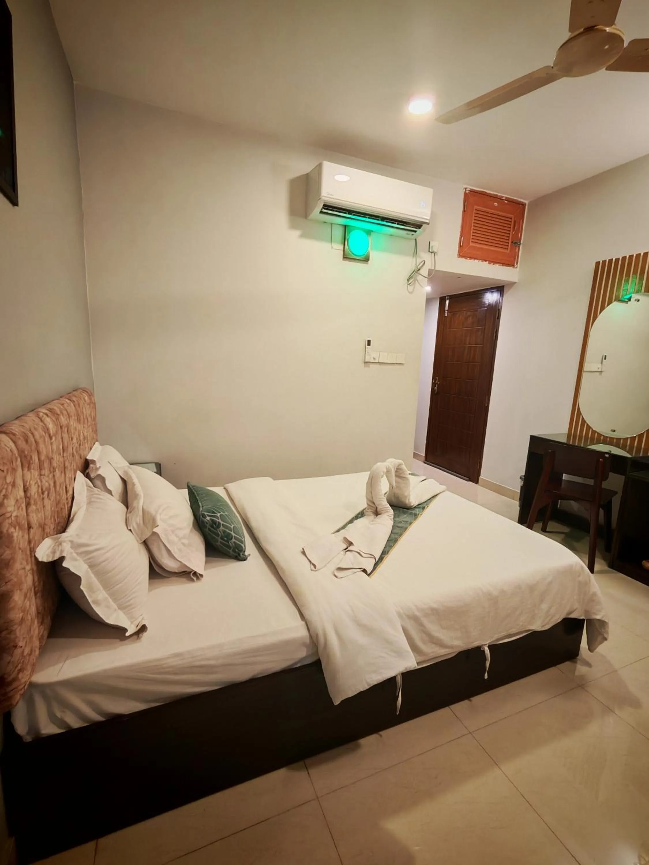 Bedroom, Bed in Sylhet Paradise Inn