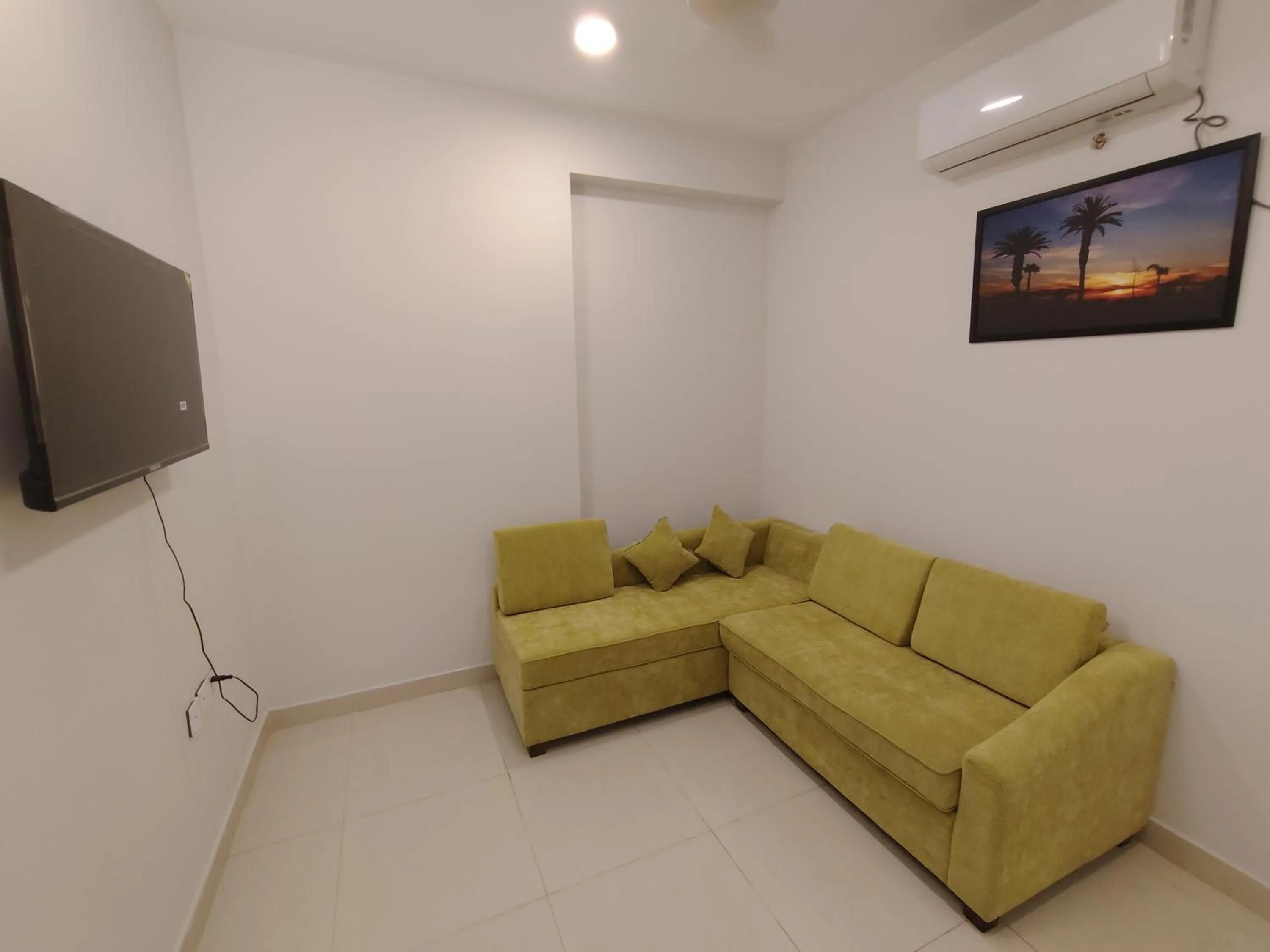 Communal lounge/ TV room in Sylhet Paradise Inn