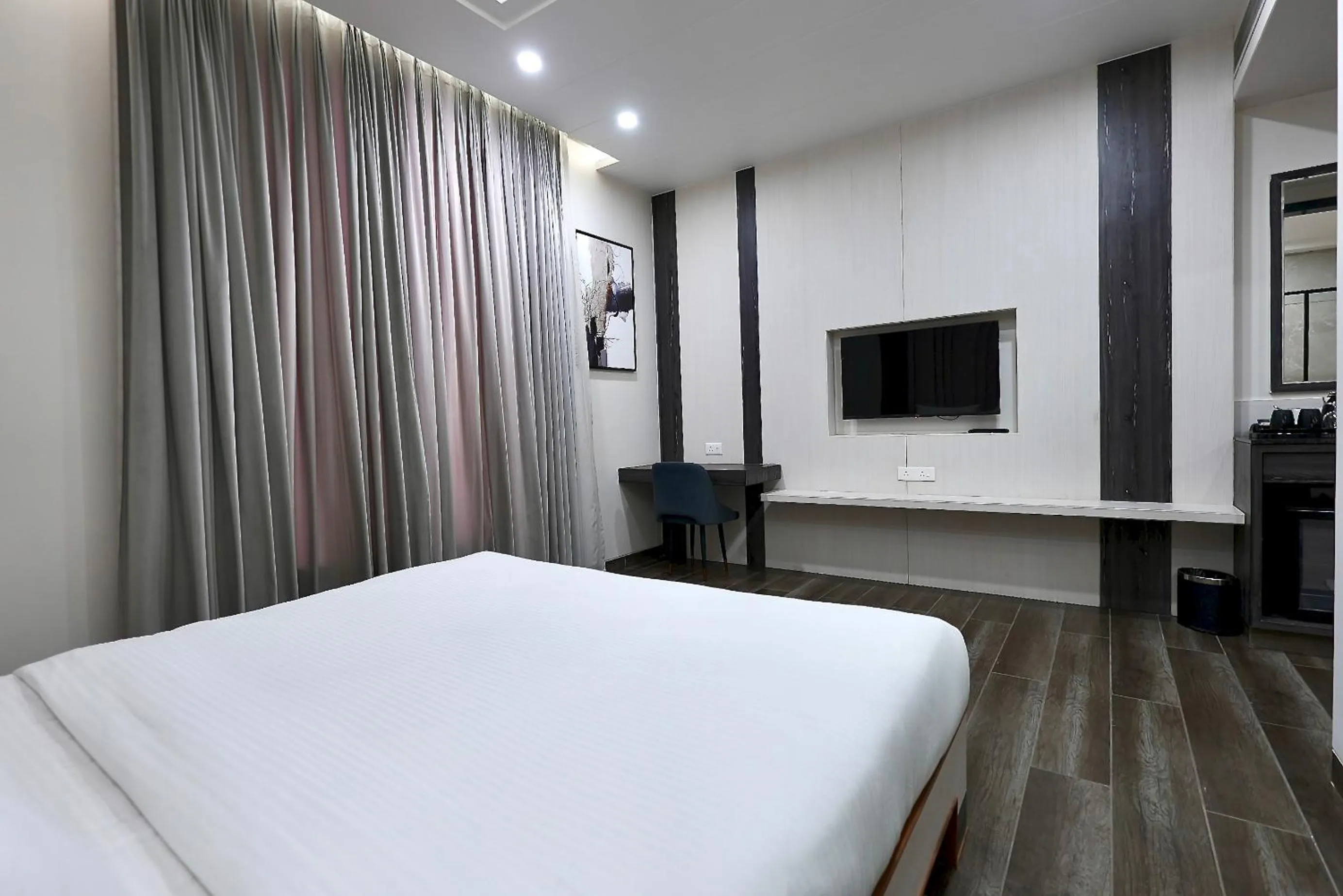 Bedroom, Bed in Hotel Elinor By Dazzling Hotels & Resorts