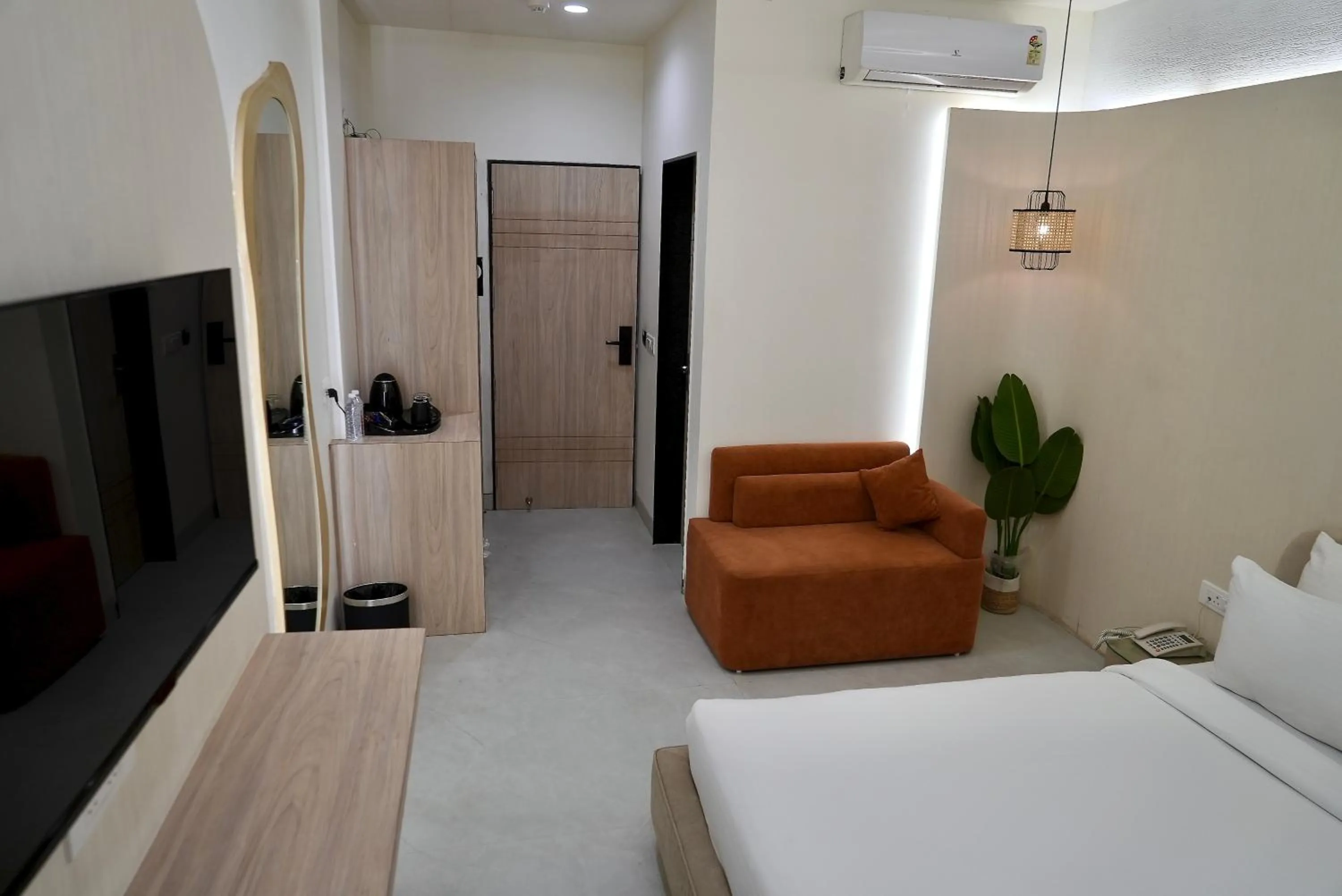 Bedroom, Bed in Hotel Elinor By Dazzling Hotels & Resorts