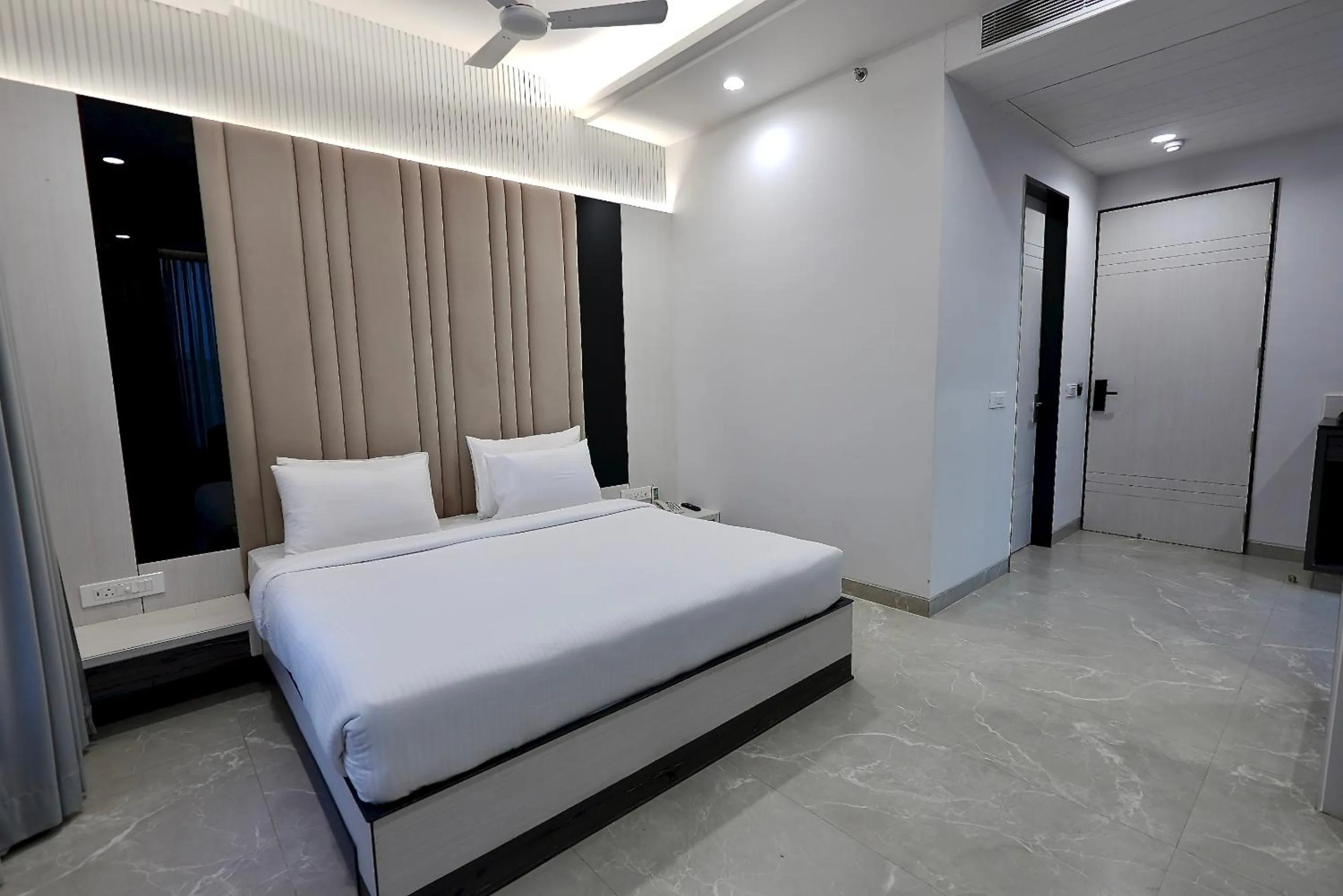 Bedroom, Bed in Hotel Elinor By Dazzling Hotels & Resorts