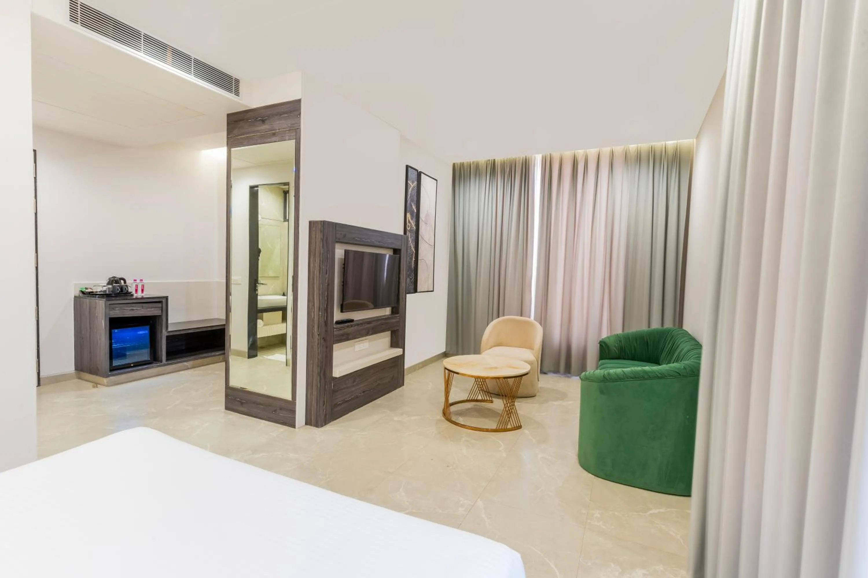 Communal lounge/ TV room, Bed in Hotel Elinor By Dazzling Hotels & Resorts