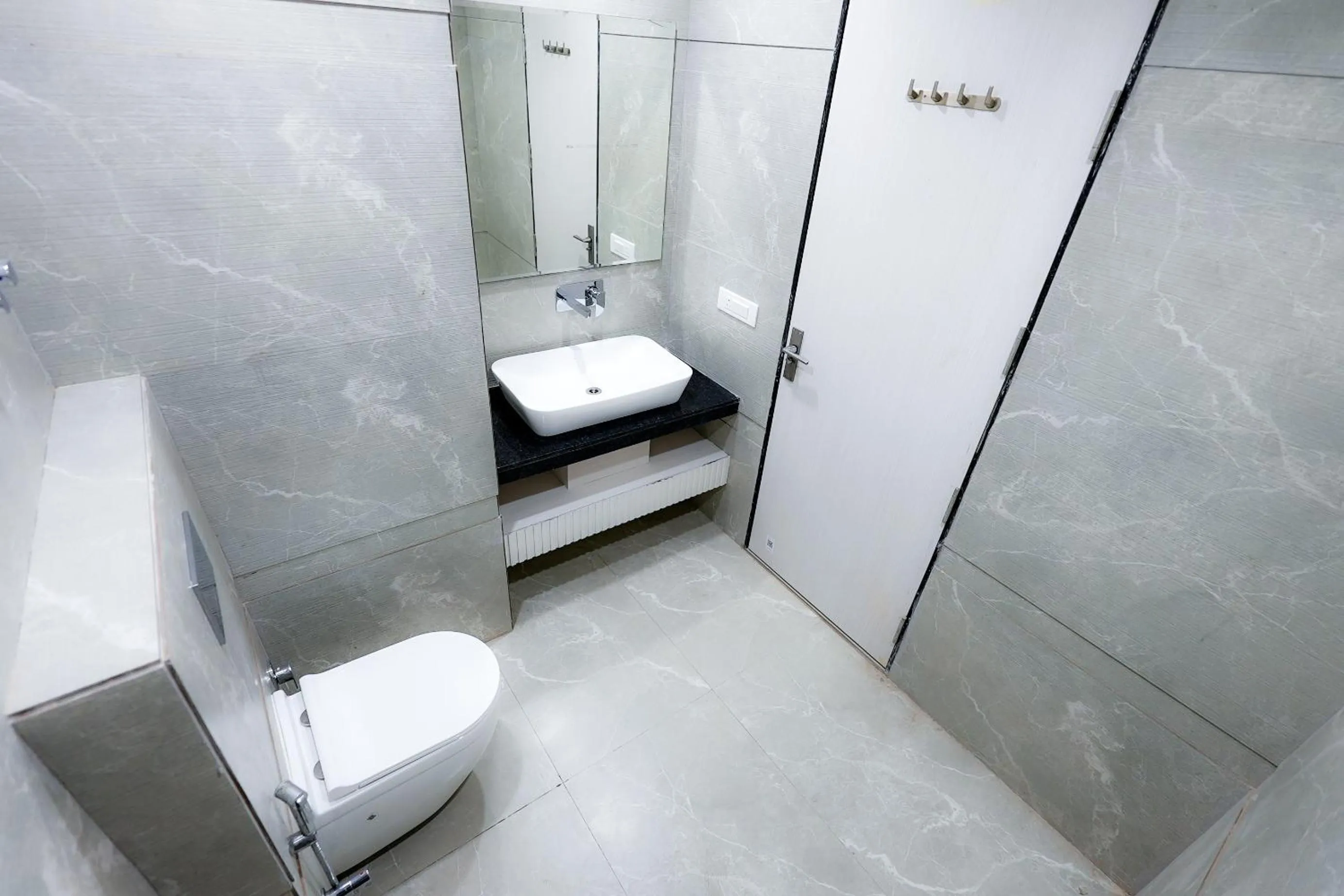 Bathroom in Hotel Elinor By Dazzling Hotels & Resorts