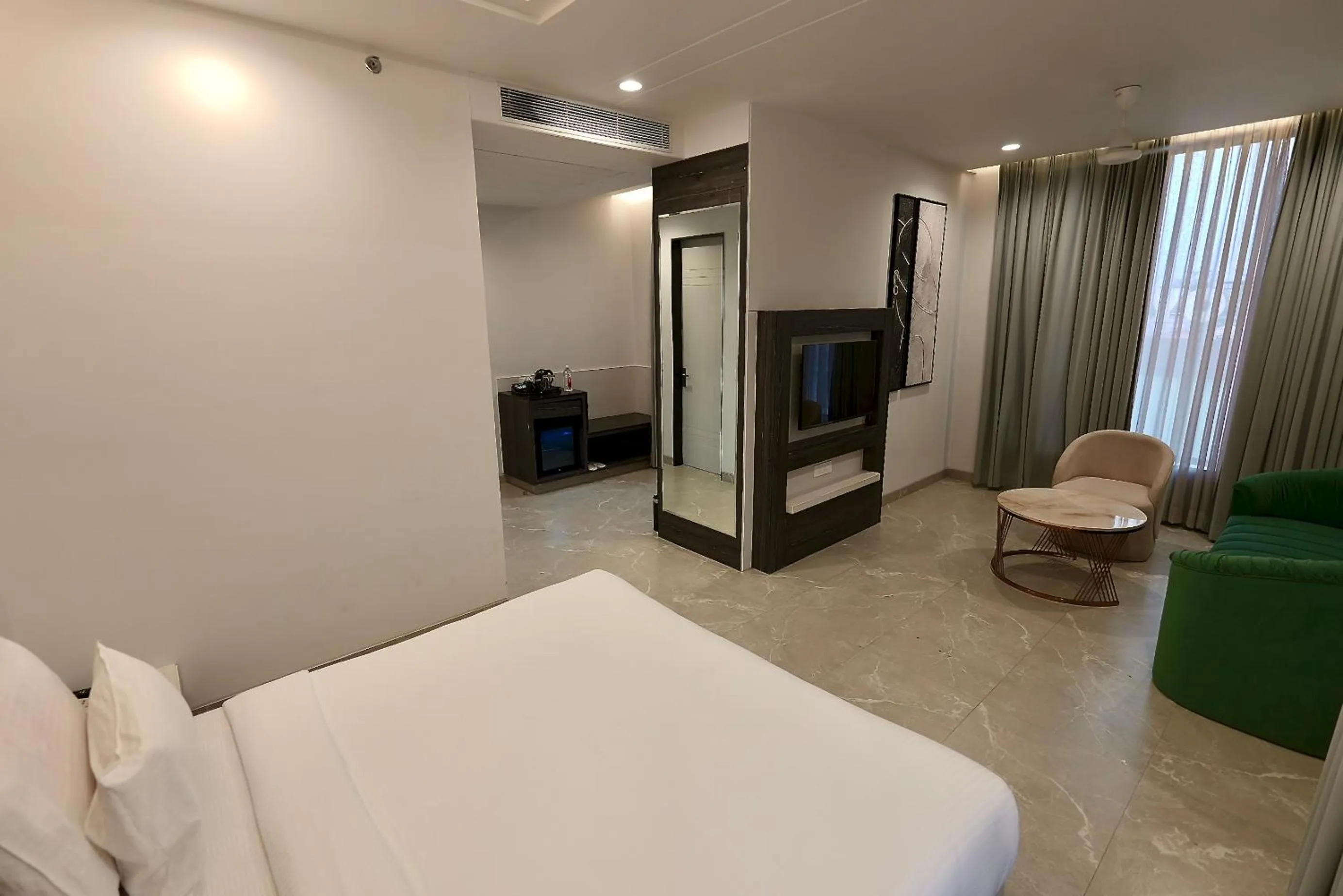 Bedroom, Bed in Hotel Elinor By Dazzling Hotels & Resorts