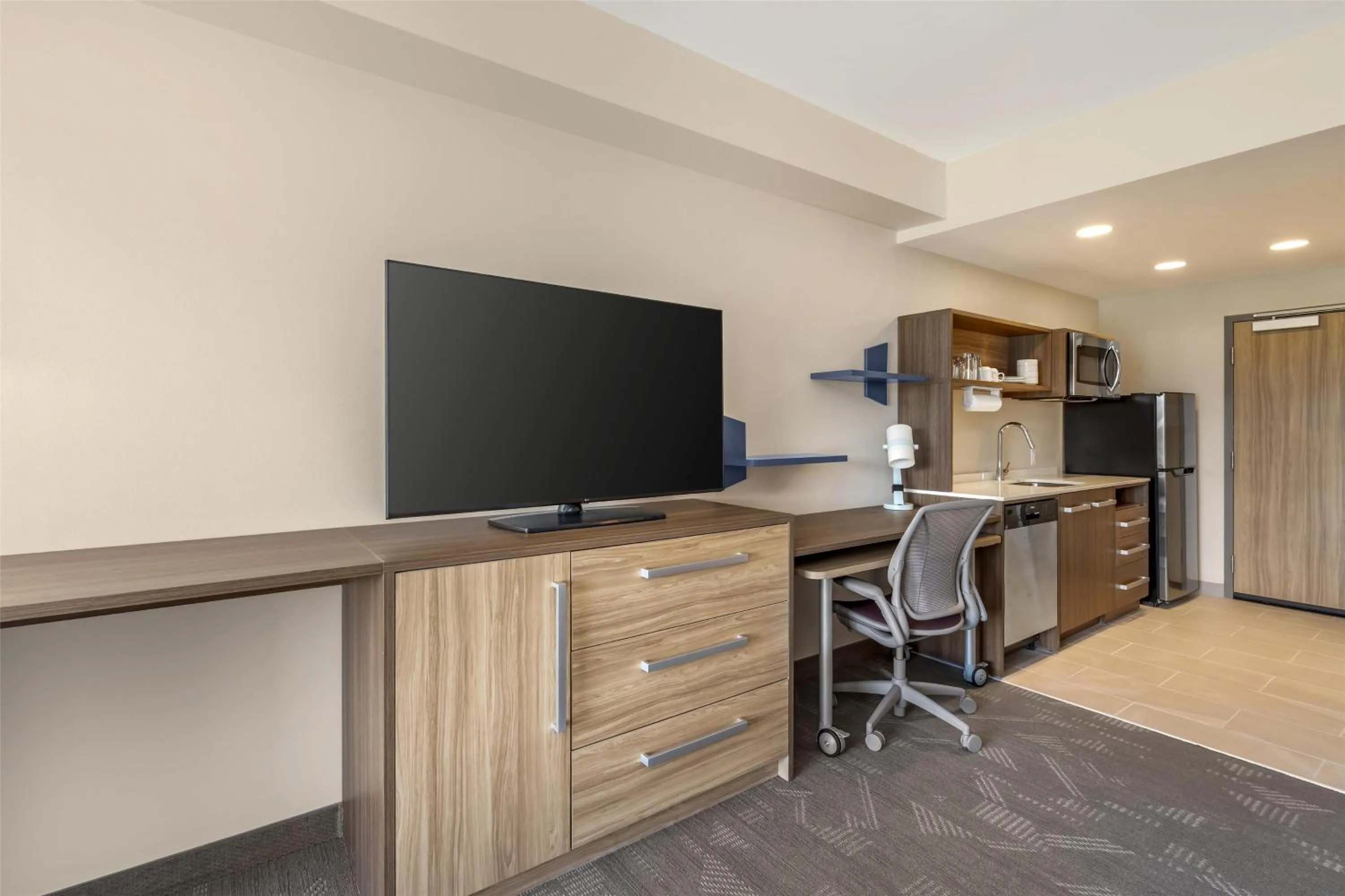 Kitchen or kitchenette in Home2 Suites By Hilton Bozeman Four Corners