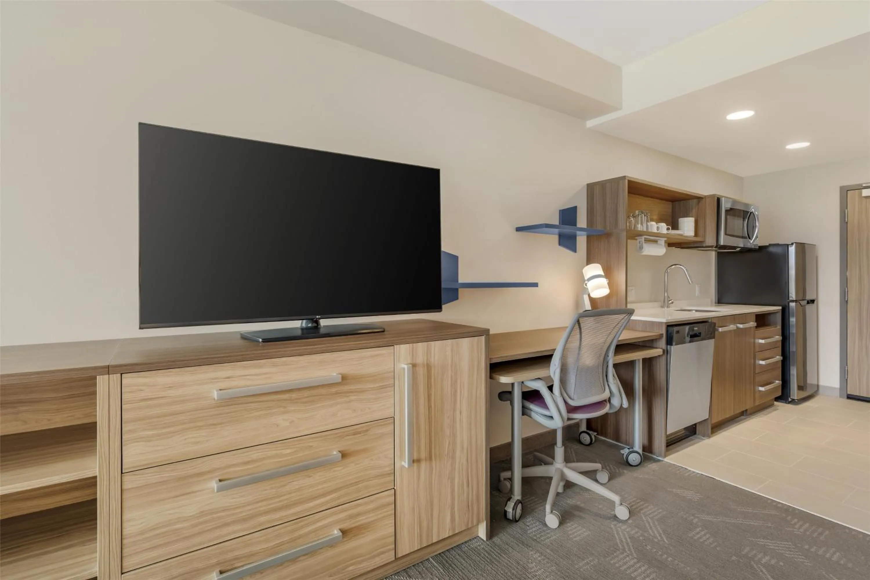 Kitchen or kitchenette in Home2 Suites By Hilton Bozeman Four Corners