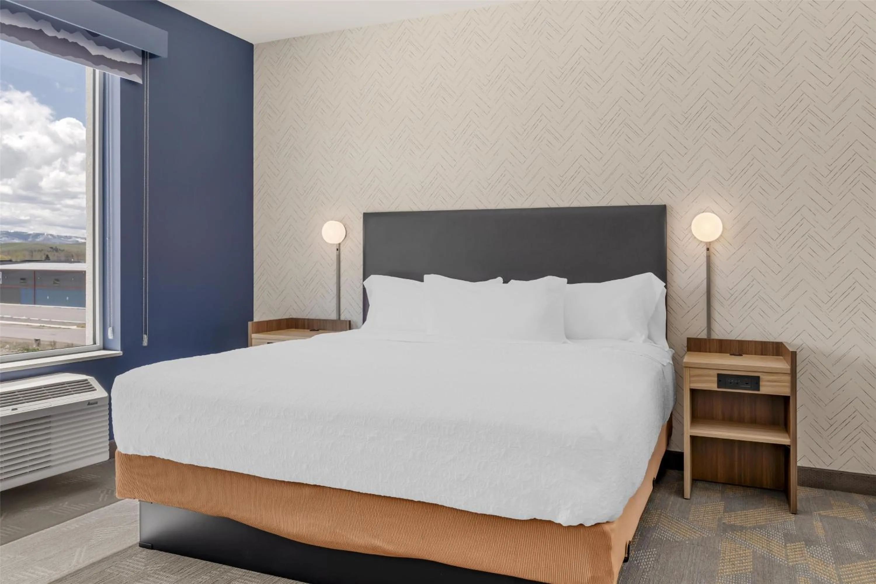 Bed in Home2 Suites By Hilton Bozeman Four Corners