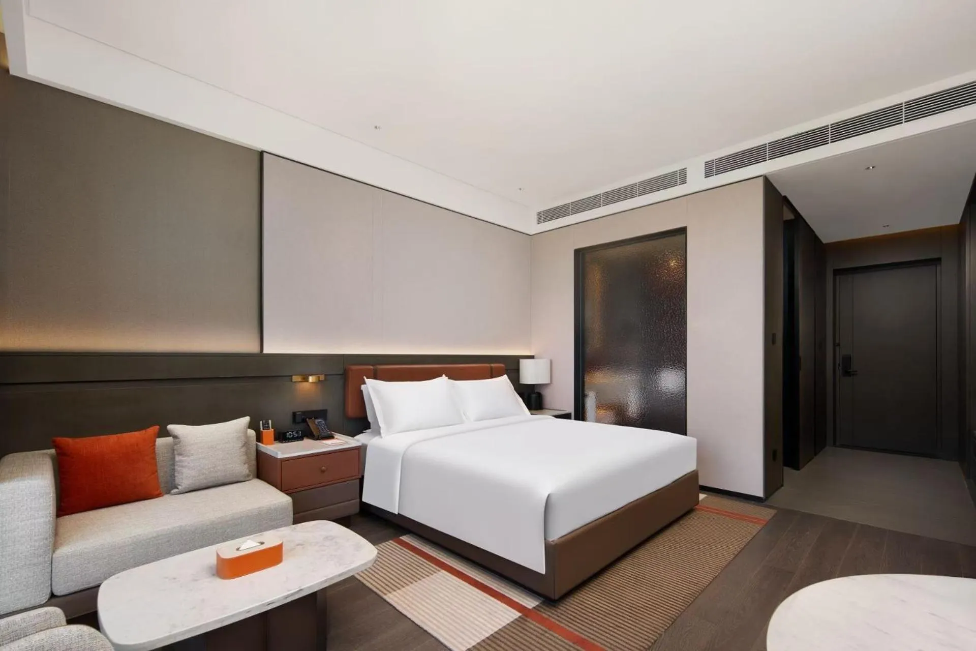 Property building, Bed in Doubletree By Hilton Kaifeng