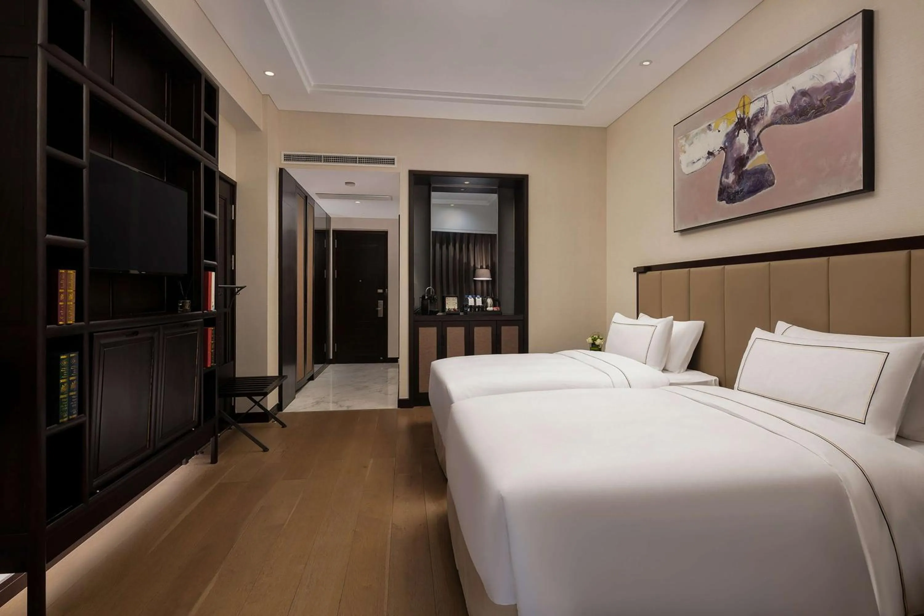 Bed in Doubletree By Hilton Shanghai Hongqiao