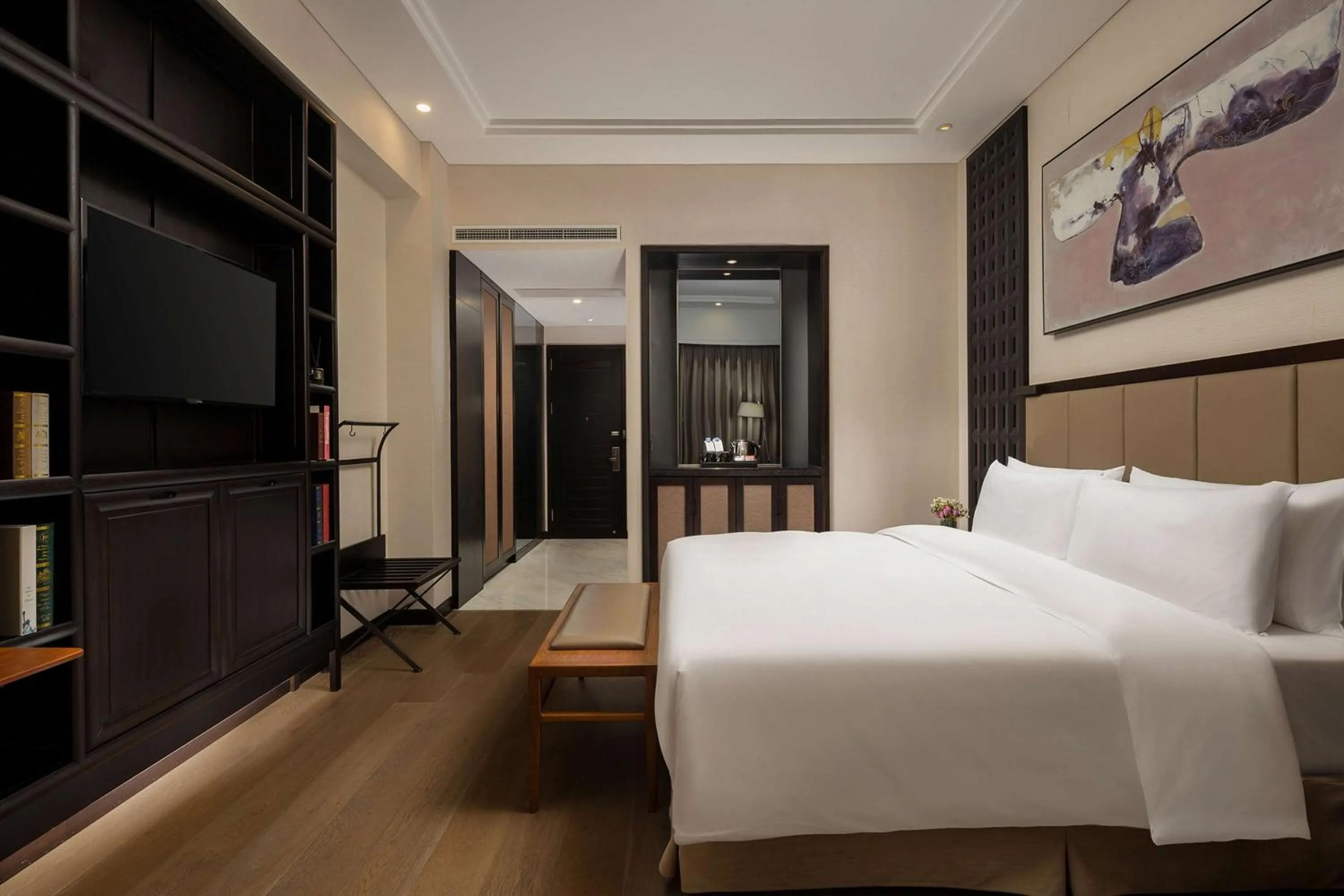 Bed in Doubletree By Hilton Shanghai Hongqiao
