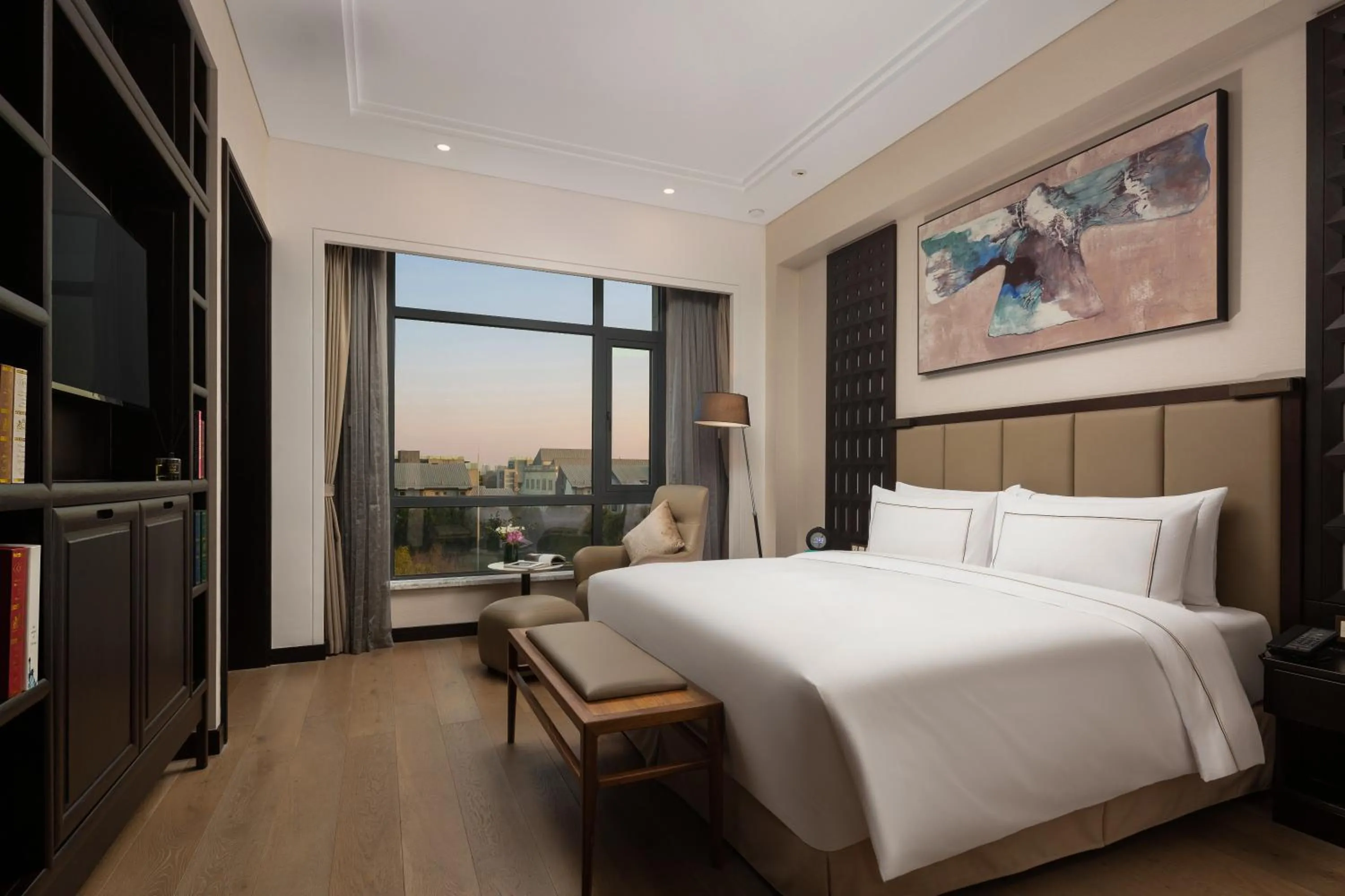 Bedroom, Bed in Doubletree By Hilton Shanghai Hongqiao