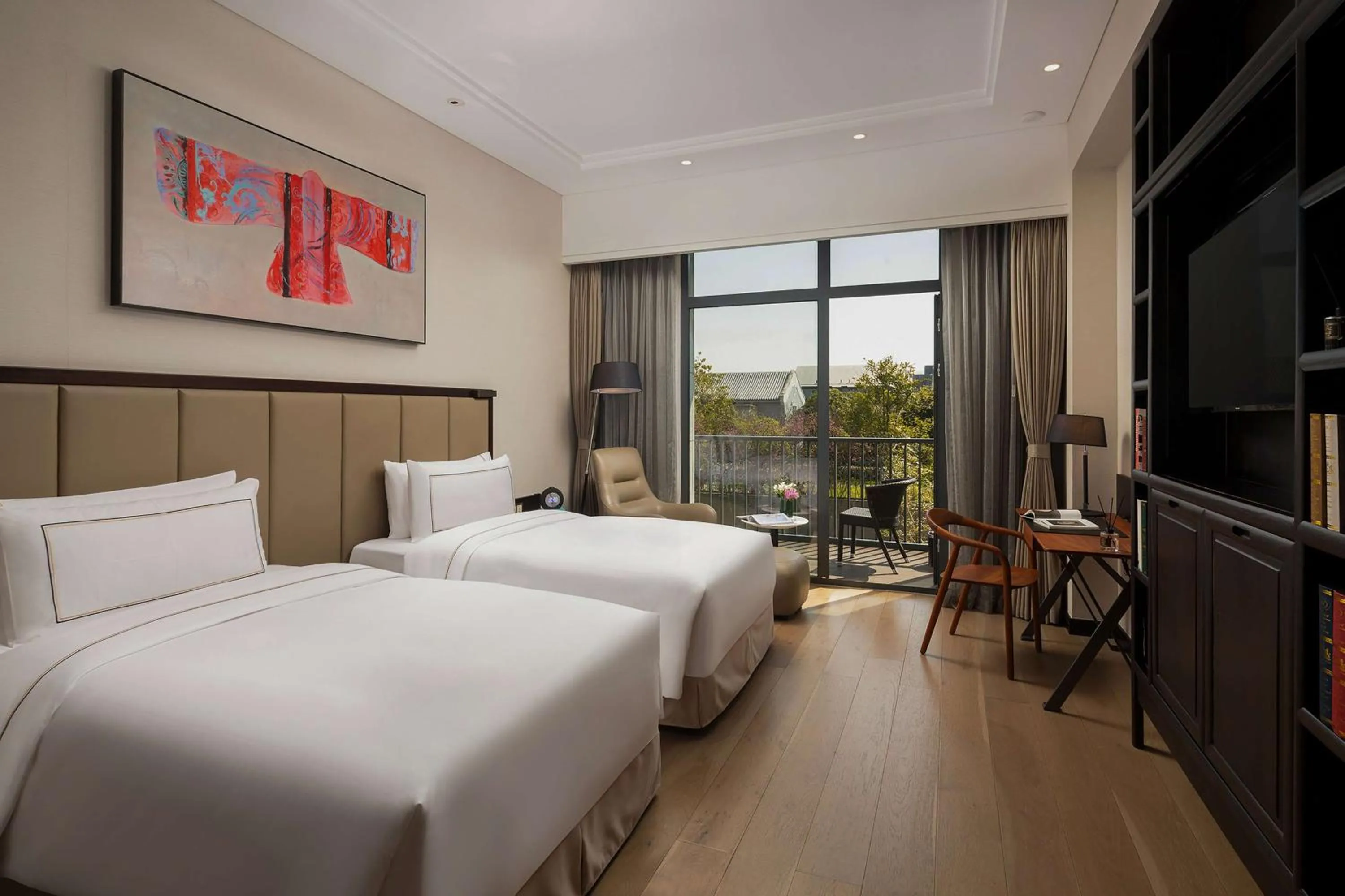 Bed in Doubletree By Hilton Shanghai Hongqiao