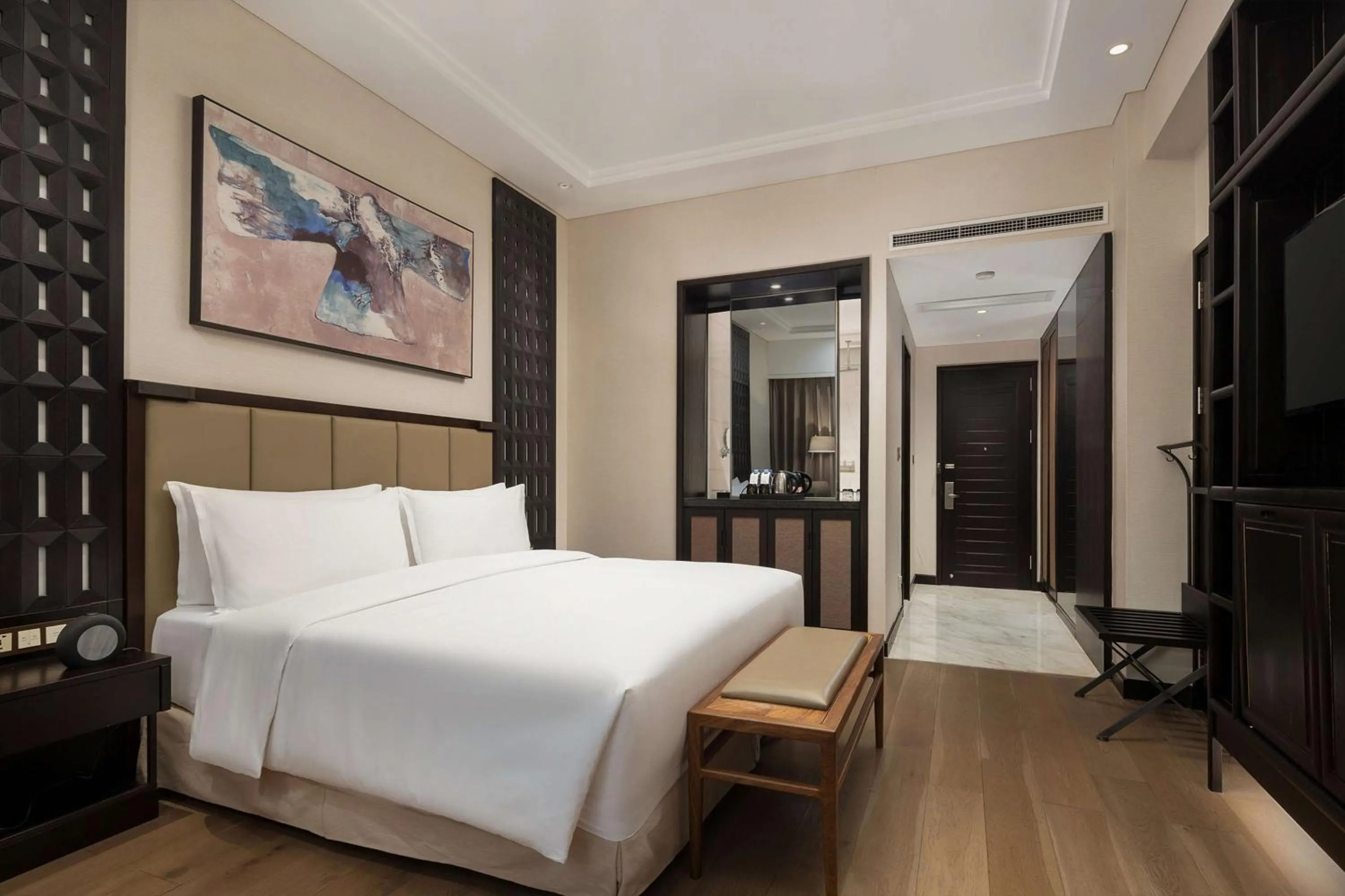 Bed in Doubletree By Hilton Shanghai Hongqiao