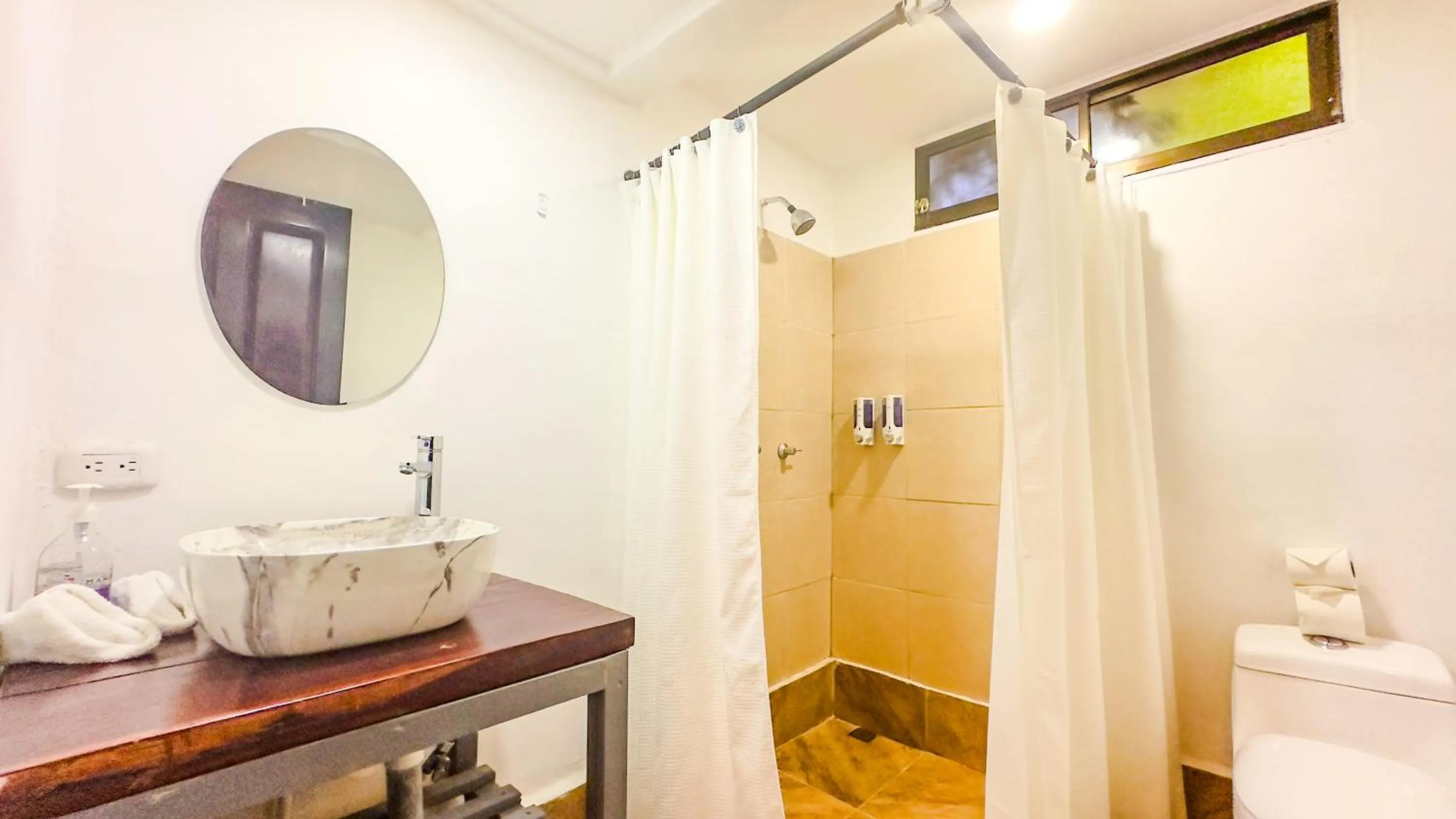 Toilet in Mango Moon Villa