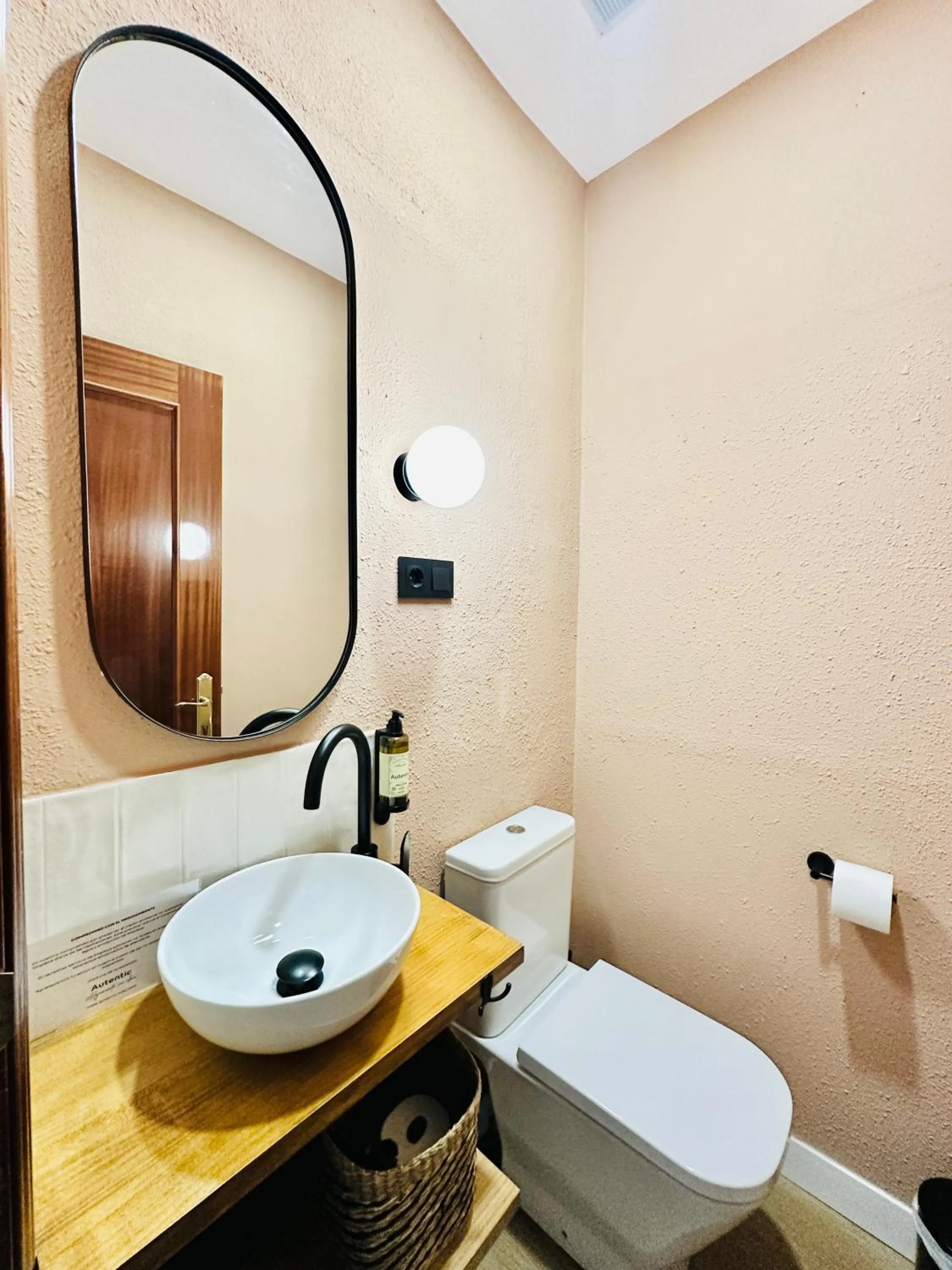 Single Room with Private Bathroom in Autentic Boutique Moncloa