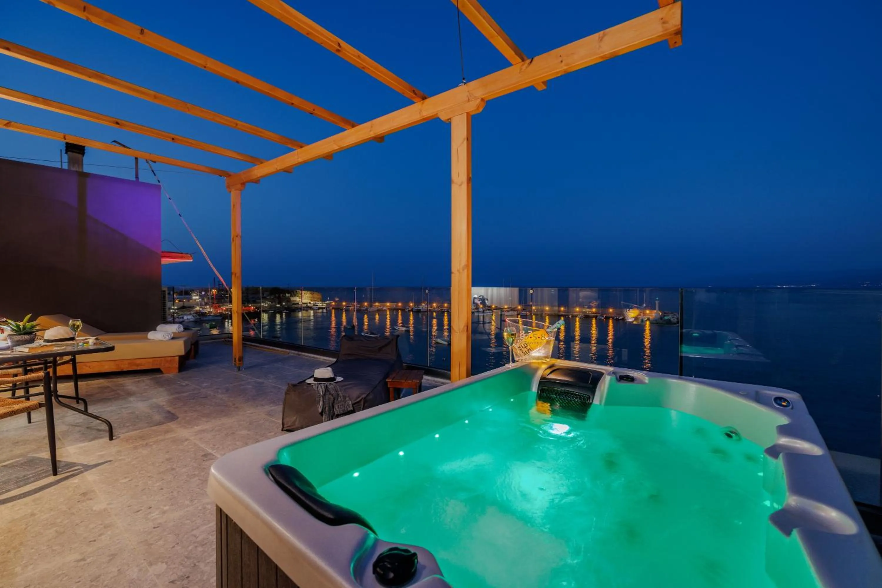 Hot Tub in Soho SeaFront Suites