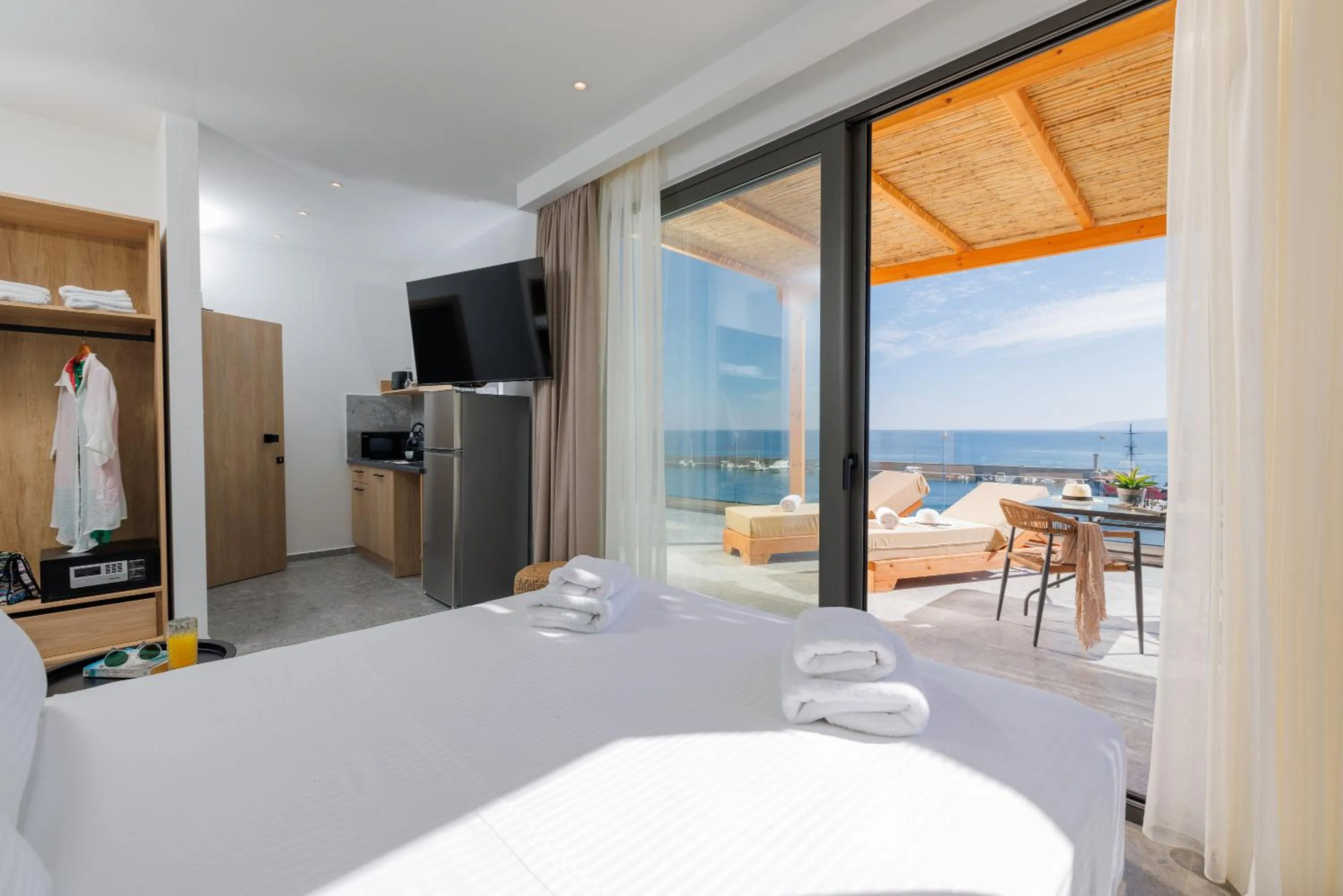 Photo of the whole room, Bed in Soho SeaFront Suites