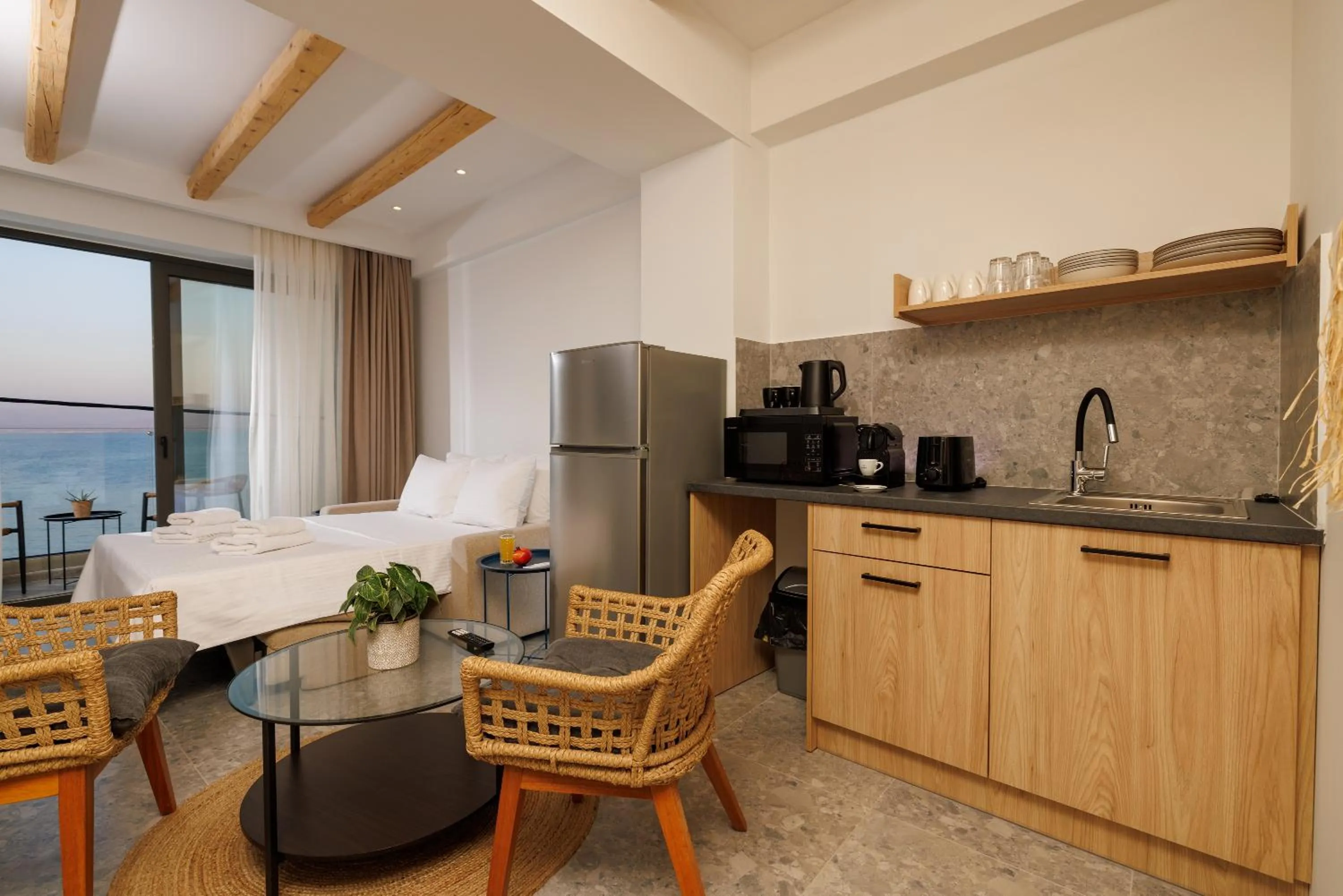 Coffee/tea facilities in Soho SeaFront Suites